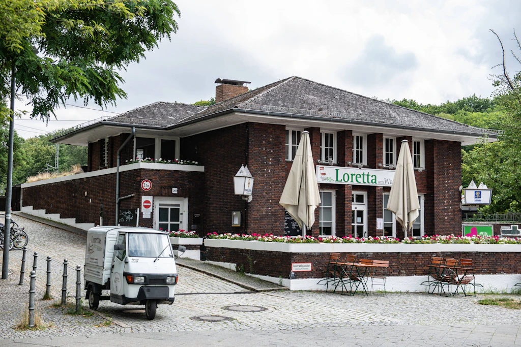 Das Ausflugslokal mit dem Biergarten Loretta am Wannsee hat ab sofort geschlossen.
