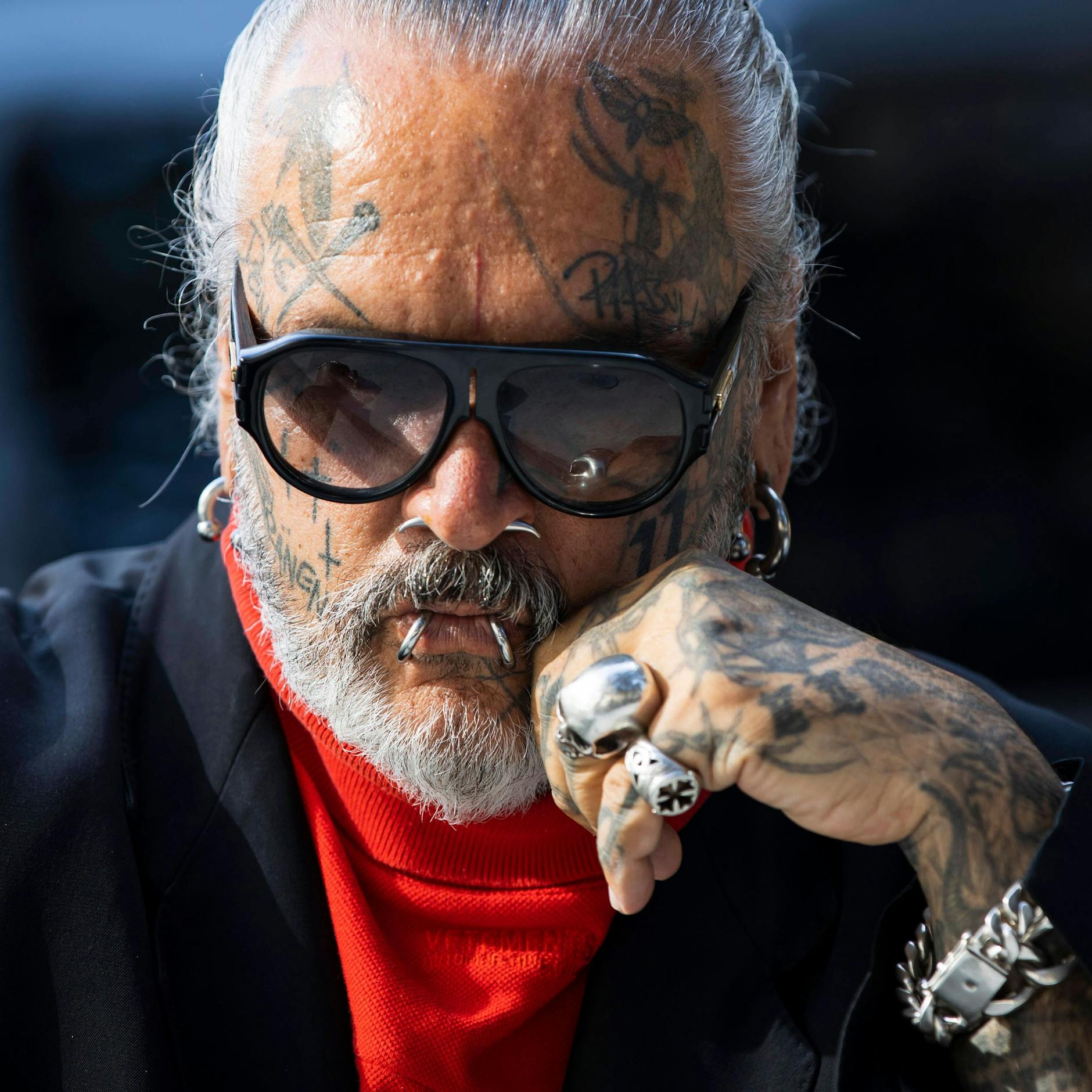 Image - Berghain-Türsteher Sven Marquardt applaudiert für Markus Söders Regenbogenflaggen