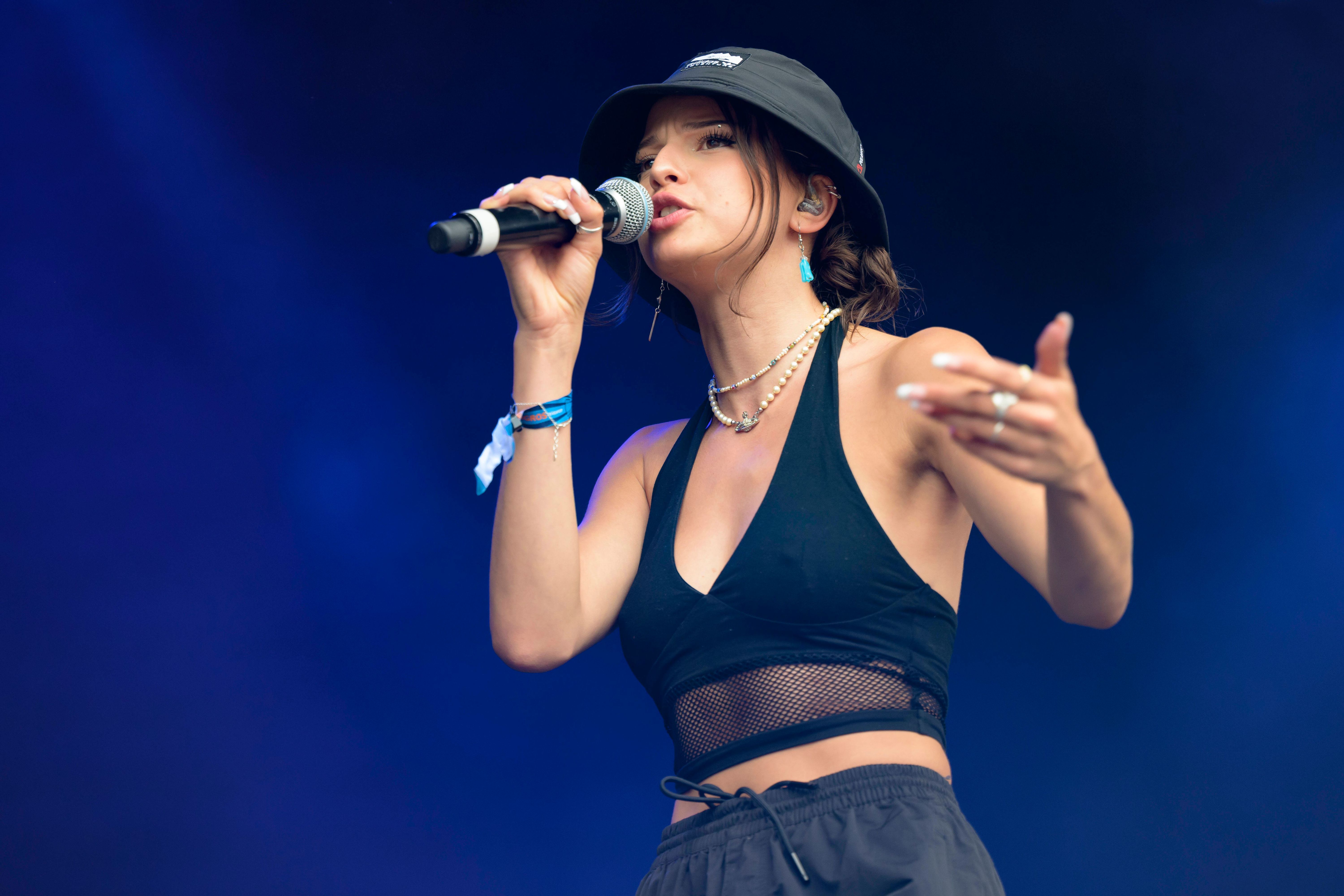 Konzert abgesagt: Was ist mit Nina Chuba los?