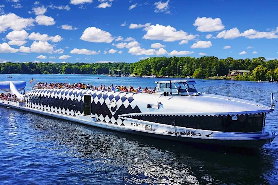 Mit dem beliebten Fahrgastschiff „MS Moby Dick“ von Tegeler See in die City Berlin.
