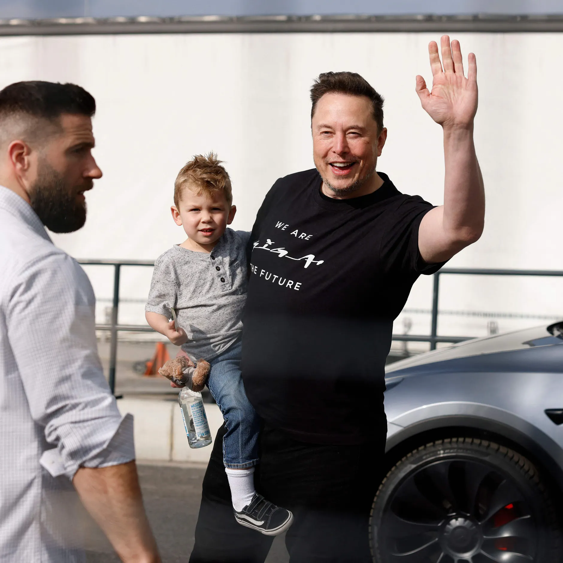 Image - Elon Musk bei Tesla-Besuch: Werden die Produktion bei Berlin mit neuen Modellen ausbauen