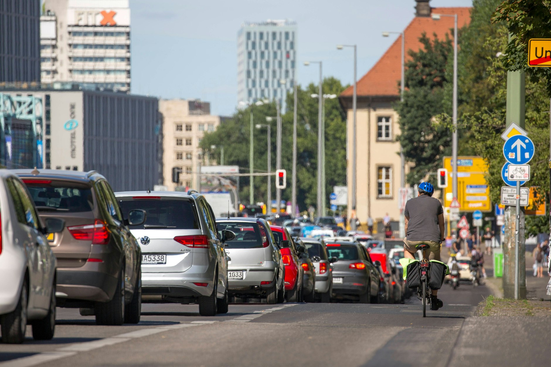 Staus und Baustellen gehören in Berlin zur Normalität. Überall in der Stadt wird auch aktuell gebaut - und das hat Auswirkungen auf den Verkehr.