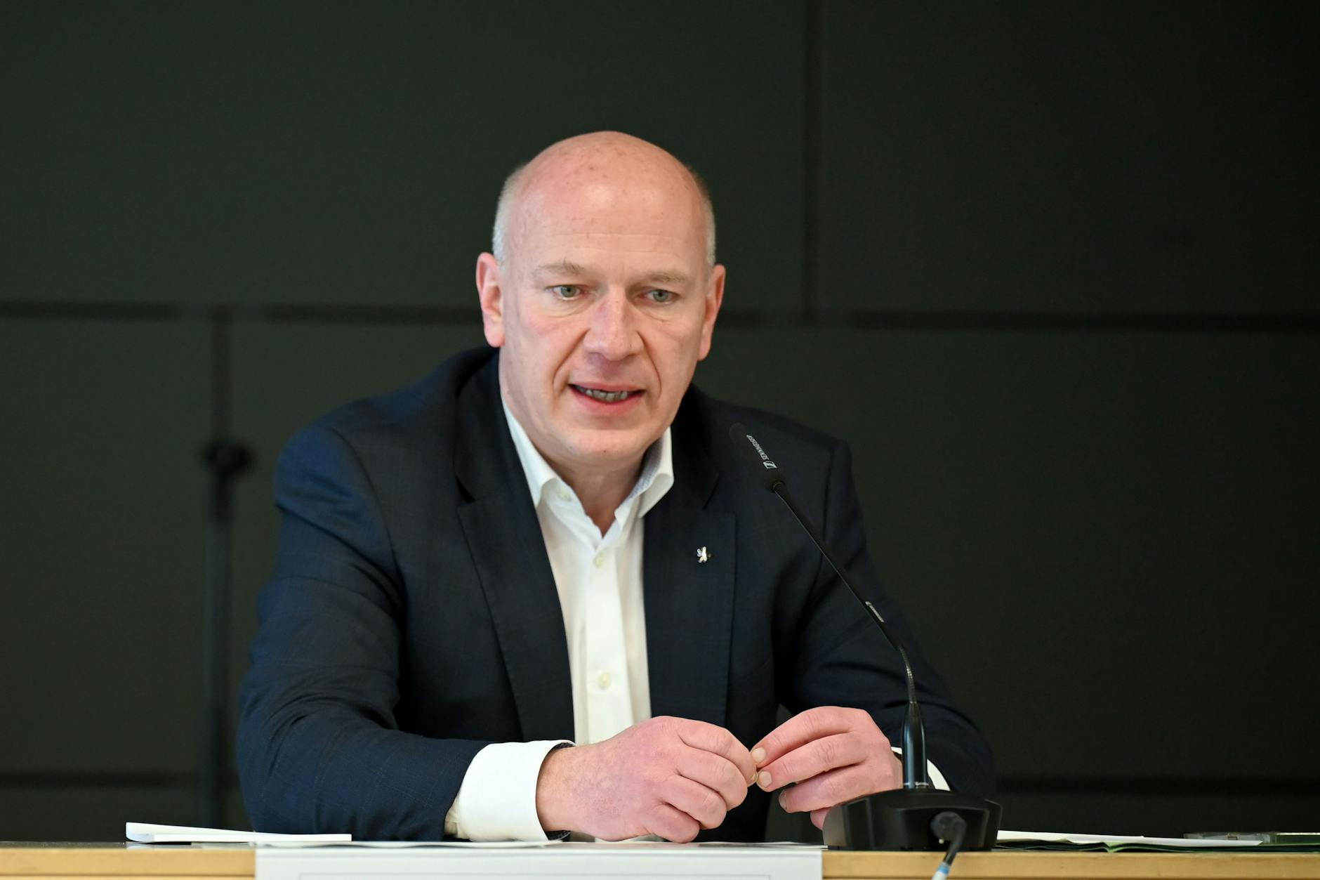 Berlins Regierender Bürgermeister Kai Wegner (CDU) bei einer Pressekonferenz