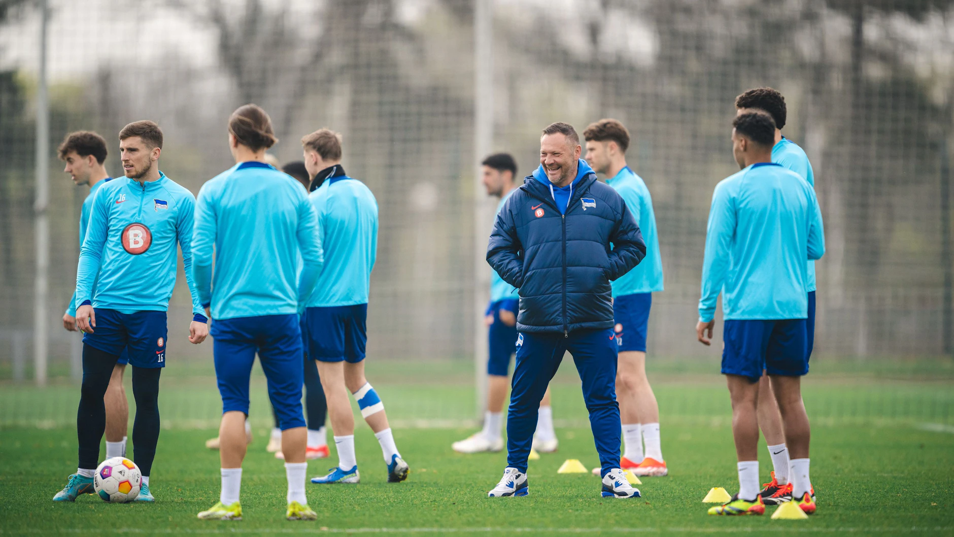 Die Stimmung stimmt: Trainer Pal Dardai lässt jetzt mehr körperbetontes 1 gegen 1 trainieren.
