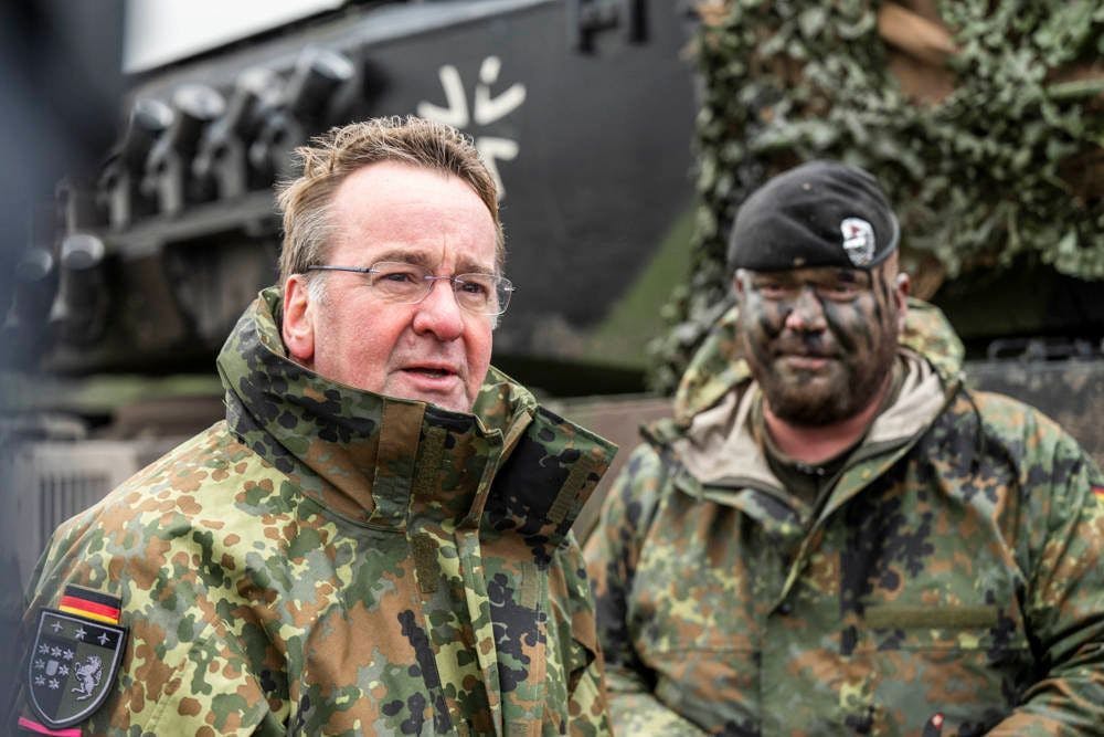 Ohne Los in Amt und Kommando: Boris Pistorius bei der Truppe