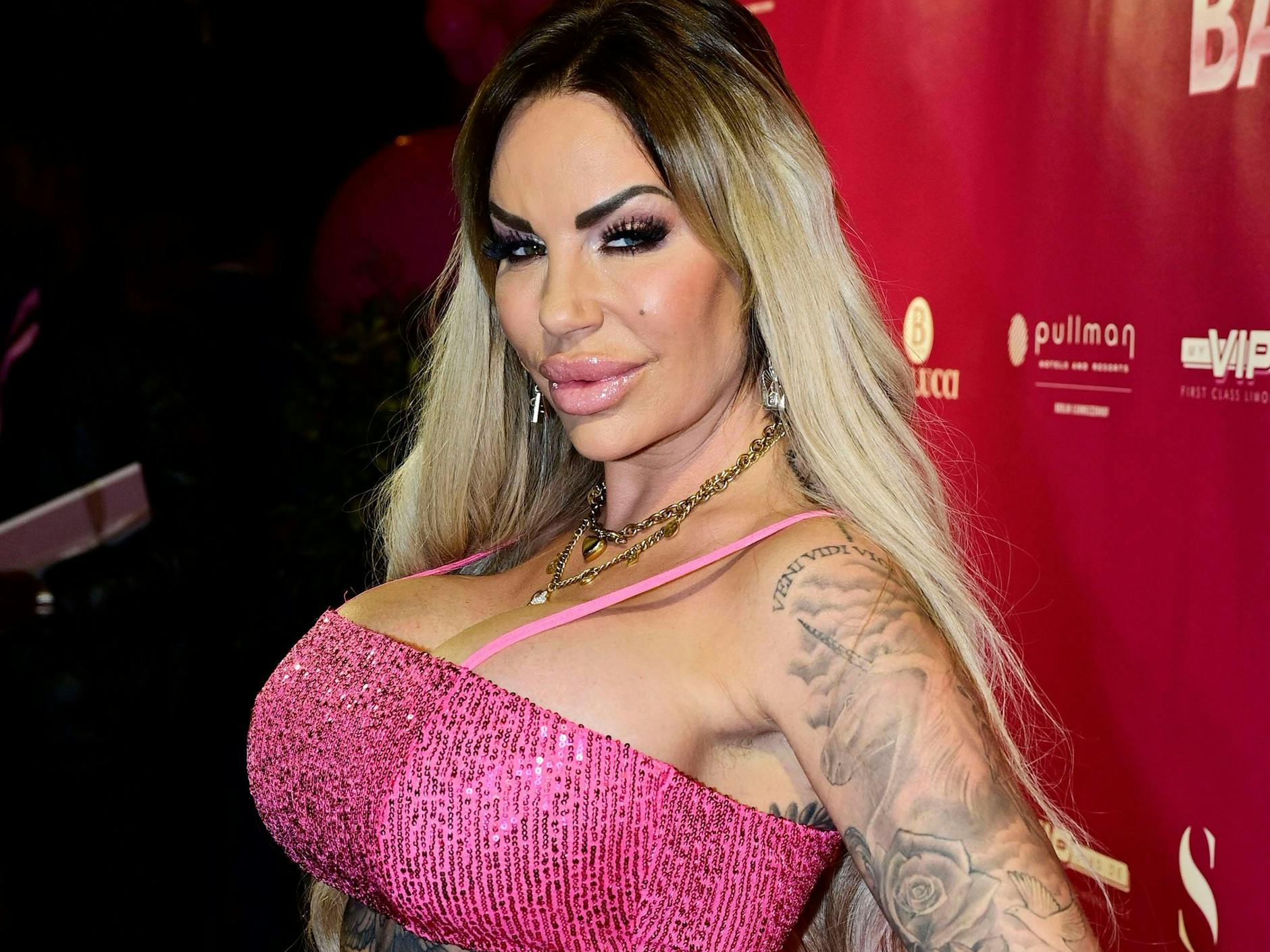 Gina-Lisa Lohfink wurde in Zürich mehrere Stunden operiert. Dabei wurden die Schäden früherer, missglückter OPs behoben.