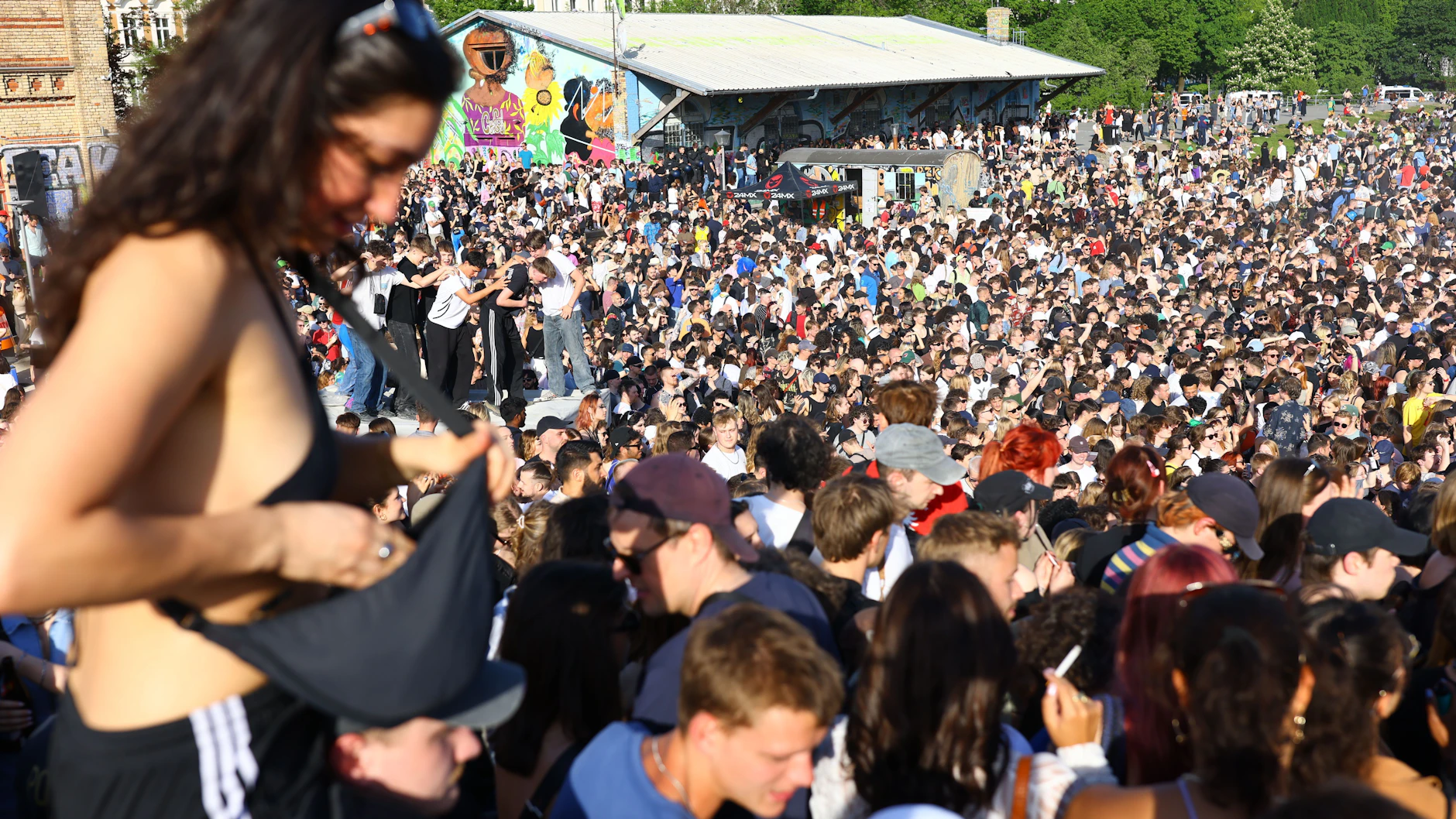 Mehr los als bei den Demos: Partystimmung am 1. Mai im Görlitzer Park.