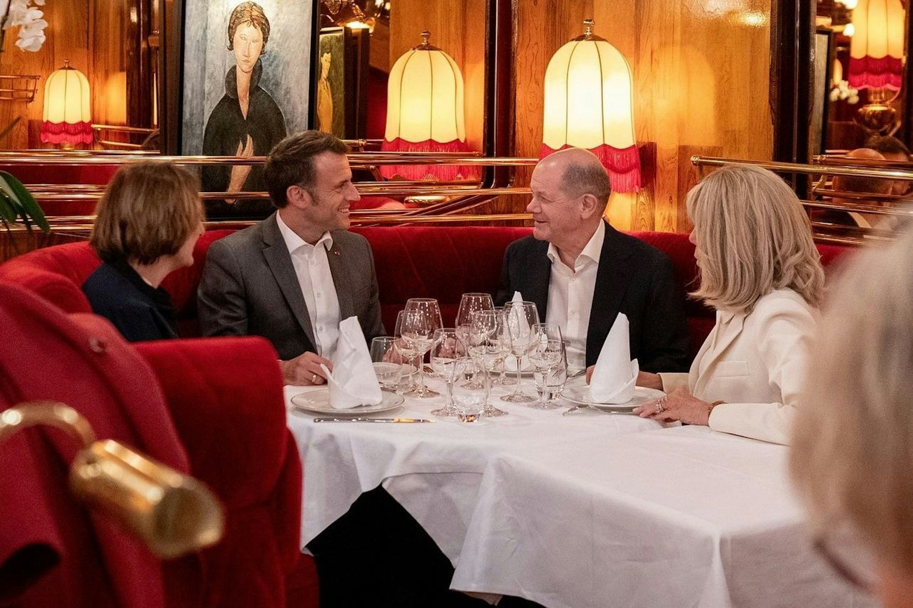 Olaf Scholz und Macron in Paris