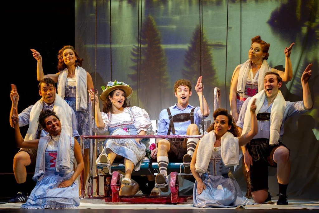 Knallig, neu, aus Berlin: Jubel für die Uraufführung des Musicals „Ku’damm 59“