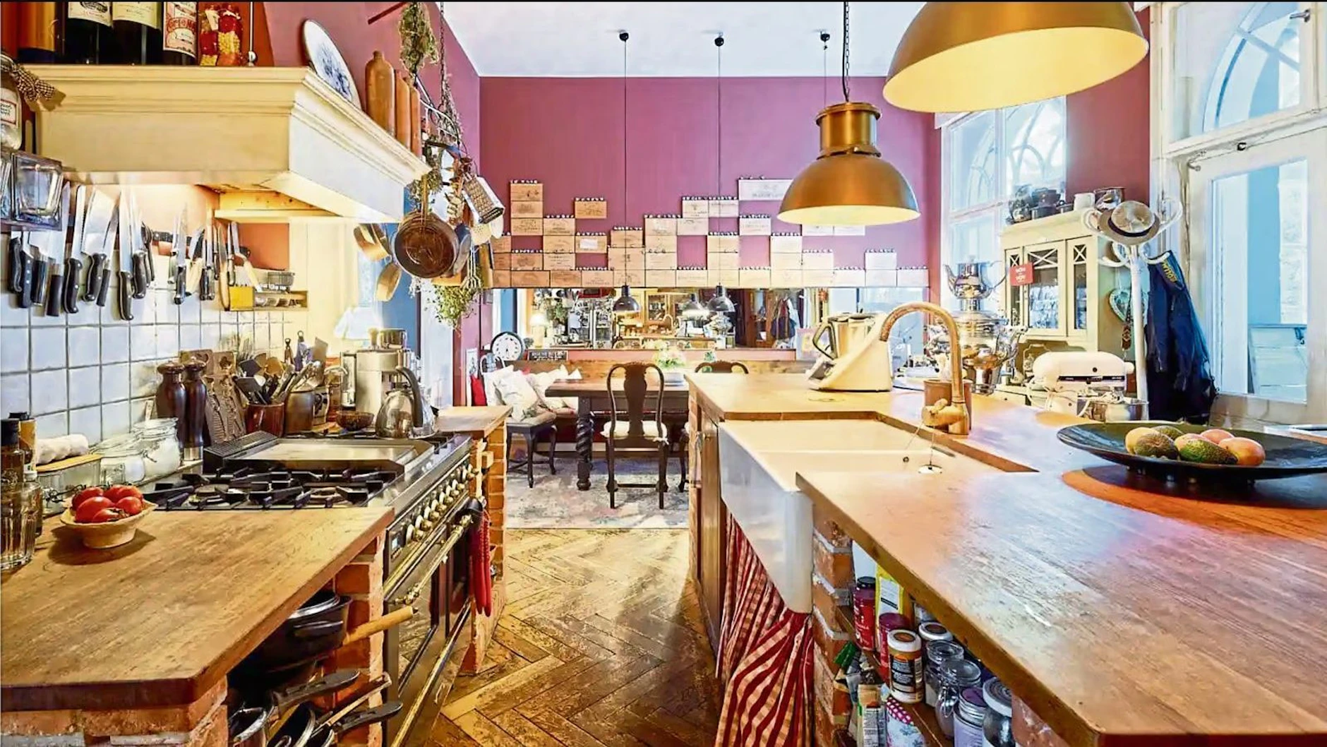 Groß, gemütlich: In dieser Küche lässt es sich gut kochen.