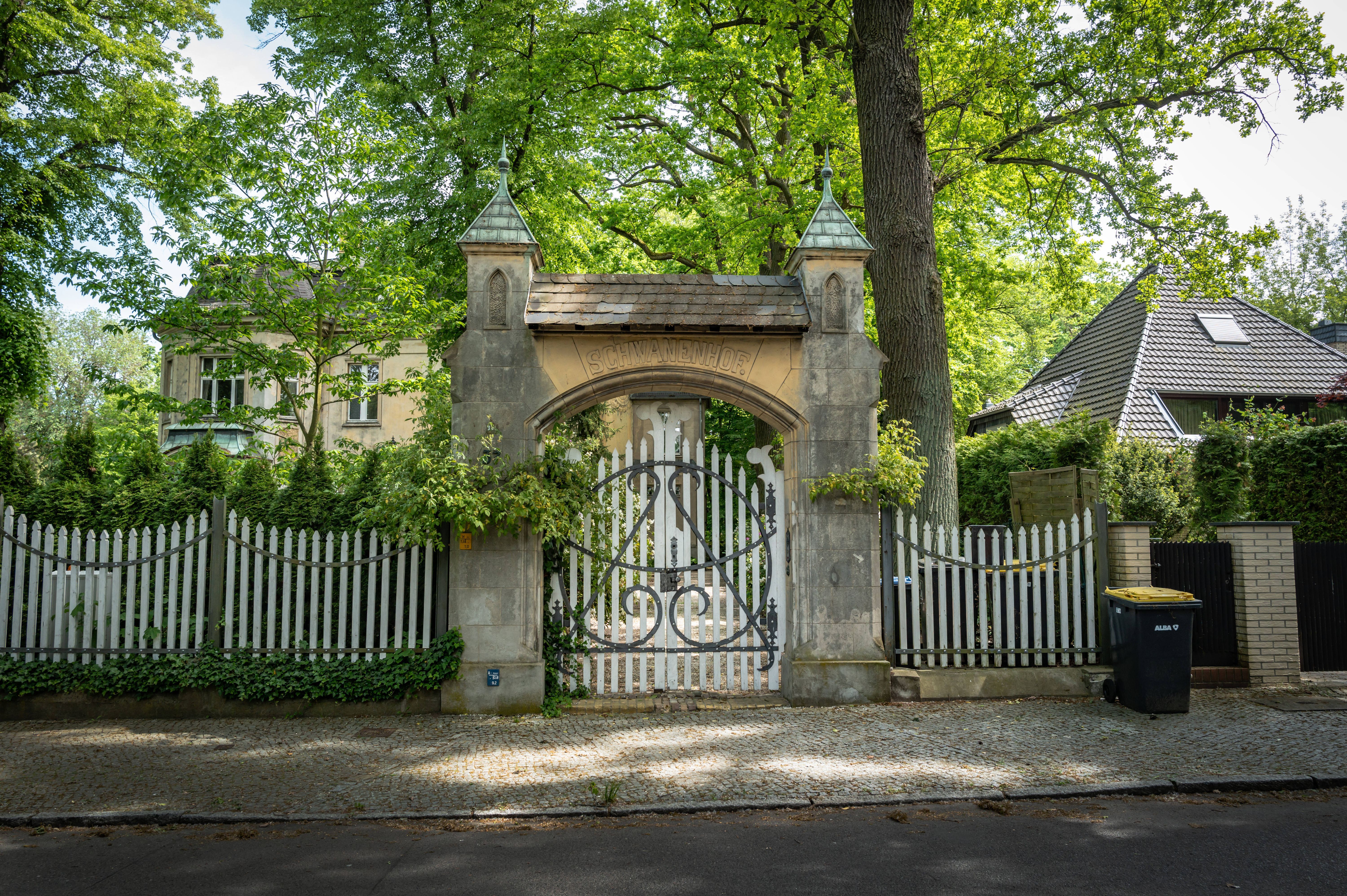 Mit versteckter Harry-Potter-Bibliothek: Diese Luxusvilla wird für 9,8 Millionen Euro verkauft