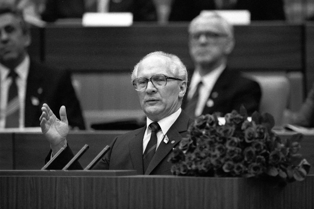 Gregor Gysi rät von Honecker-Beisetzung in Berlin ab