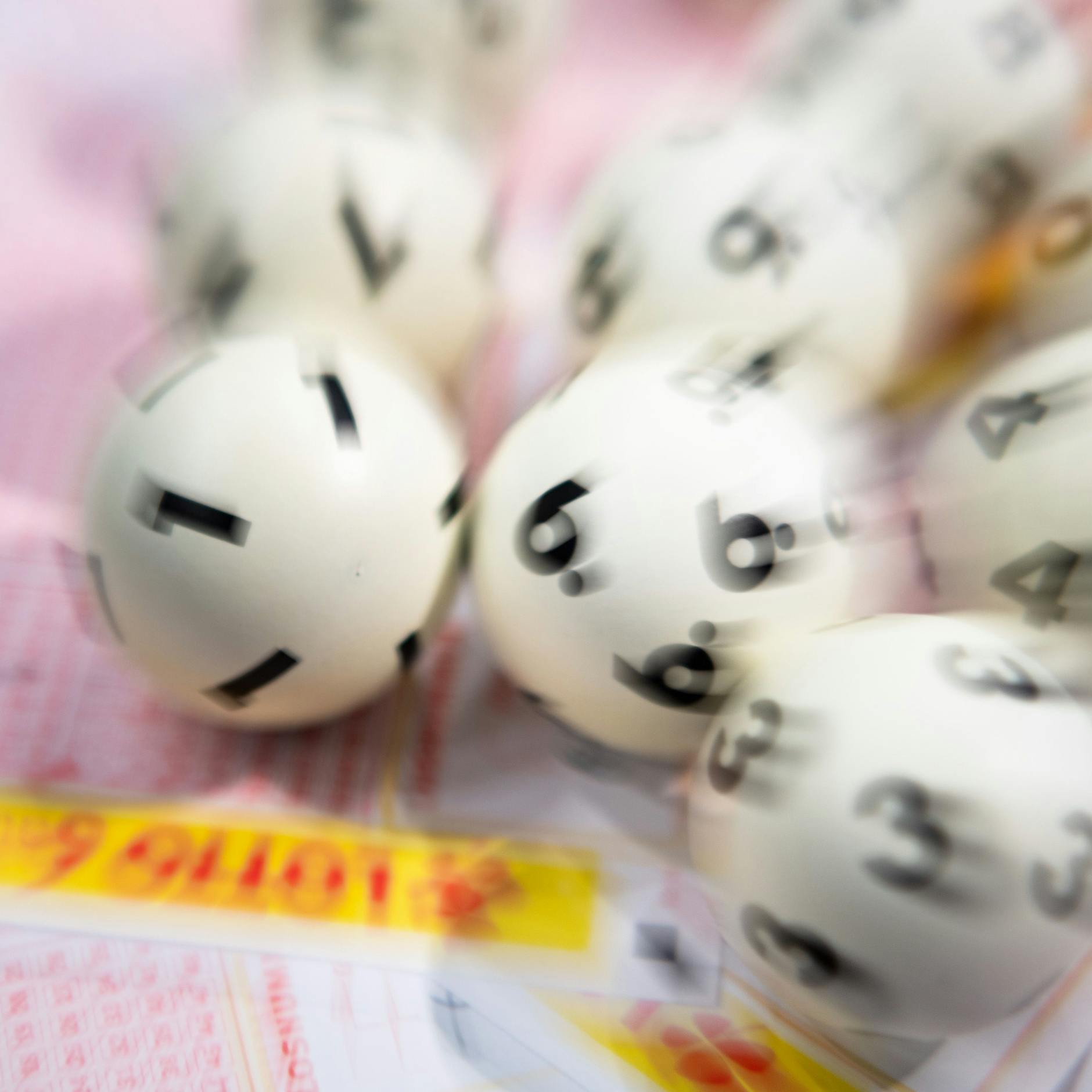 15,3 Millionen Euro! Lottospieler entdeckt erst jetzt sein Jackpot-Glück