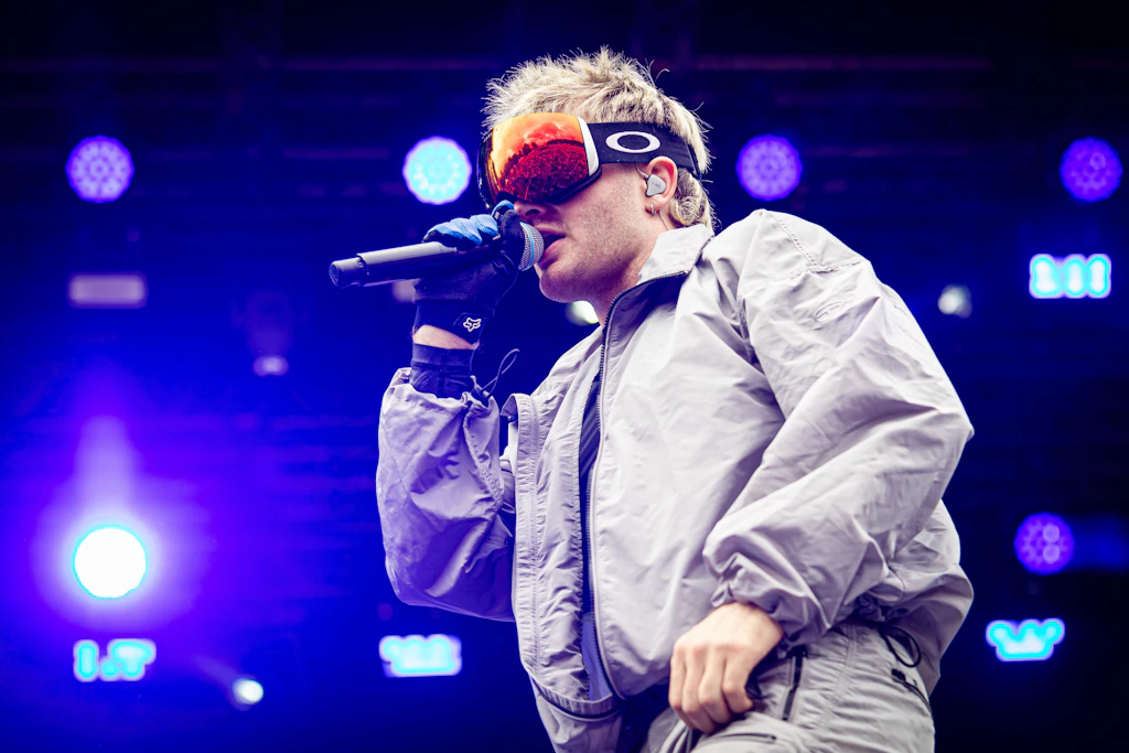 Kostenloses Konzert in der Sonnenallee: Rapper Ski Aggu macht Lidl-Parkplatz zur Bühne