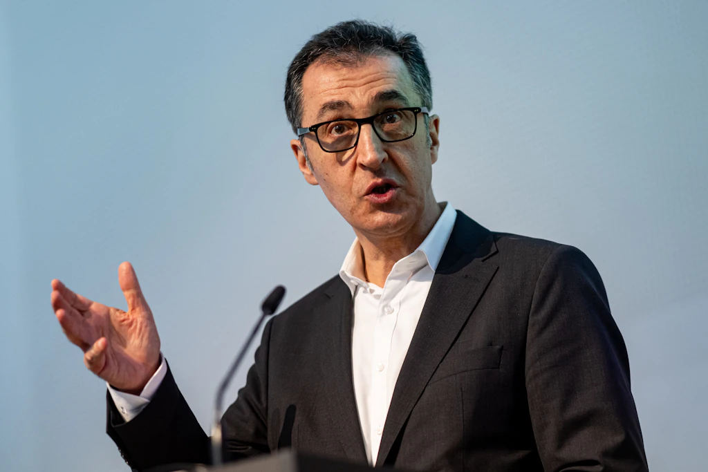 Cem Özdemir kritisiert Teil von Türkei-Fans beim EM-Spiel in Berlin
