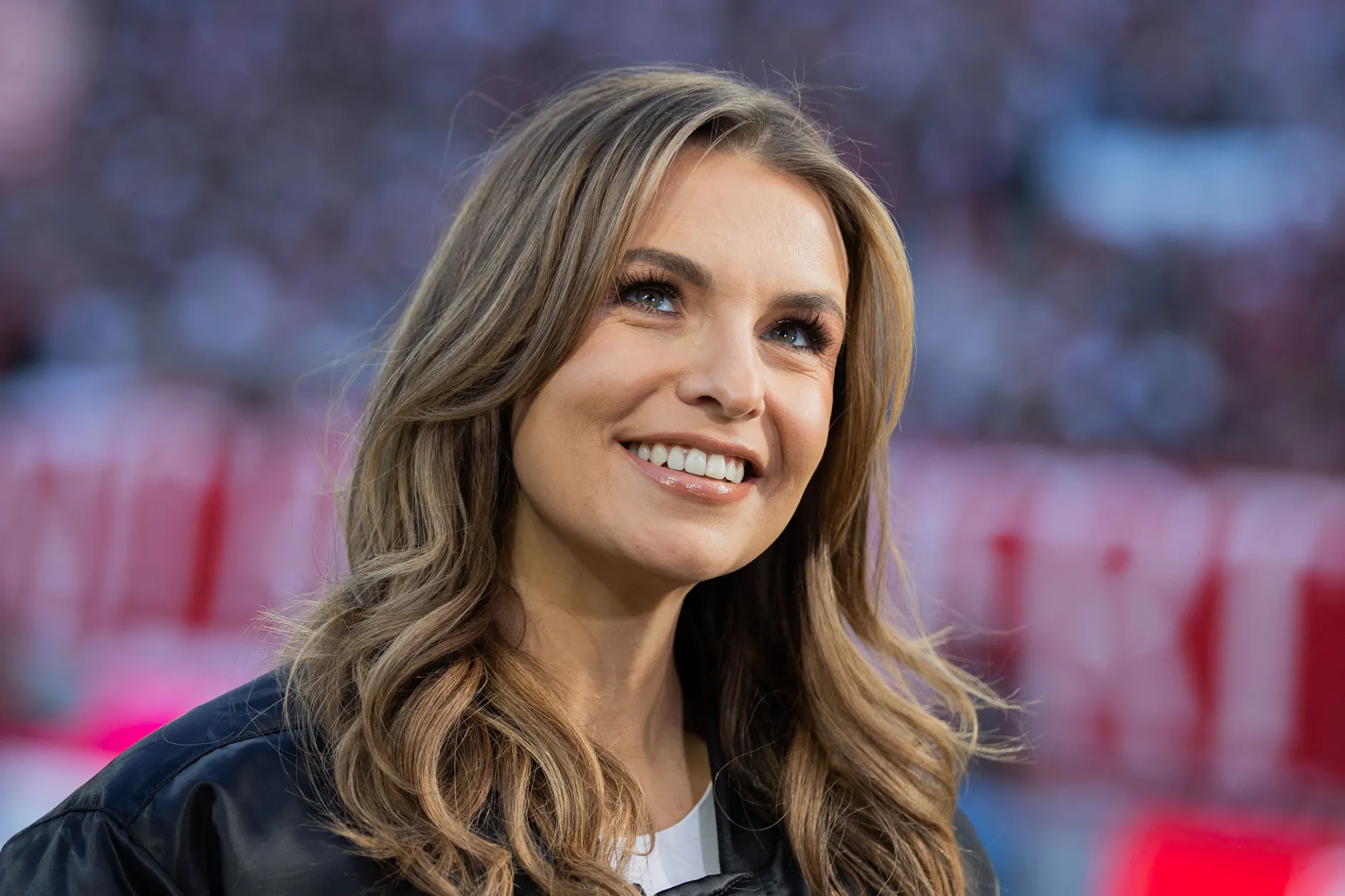 Sport-Moderatorin Laura Wontorra ist eines der Gesichter im deutschen Fernsehen. Aber was verdient sie eigentlich?