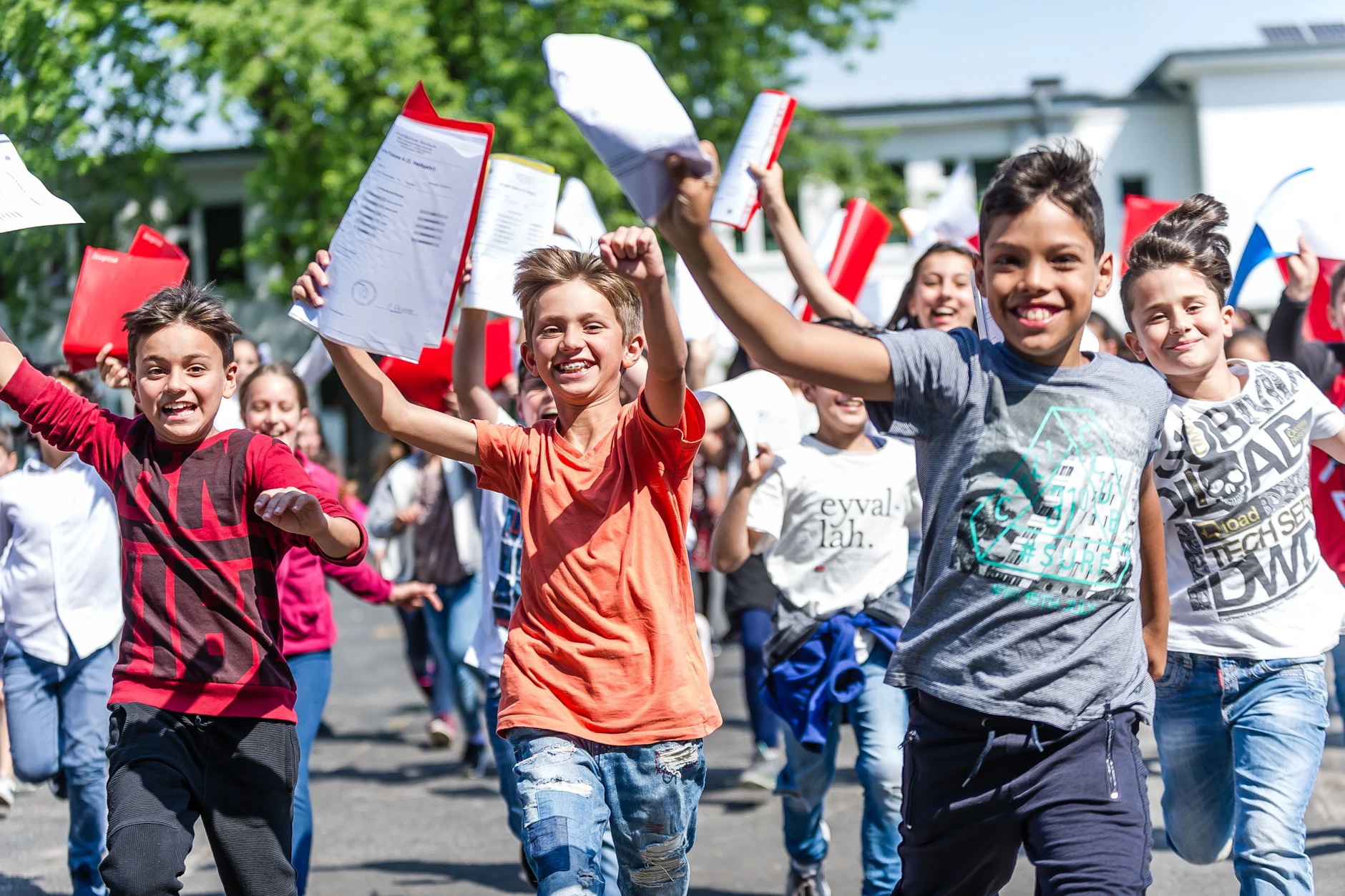 Für Berlins Schüler gibt es am Mittwoch Zeugnisse – und damit warten hier und da auch kleine Überraschungen auf fleißige Schüler (Symbolfoto).