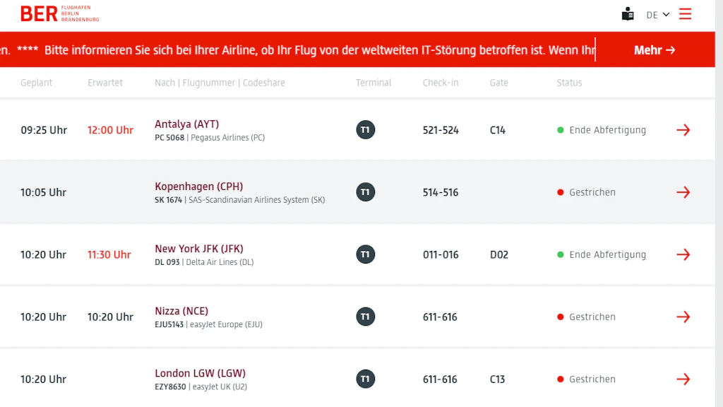 Ein Screenshot von 12.08 Uhr: Die Maschine nach New York steht immer noch am Boden.