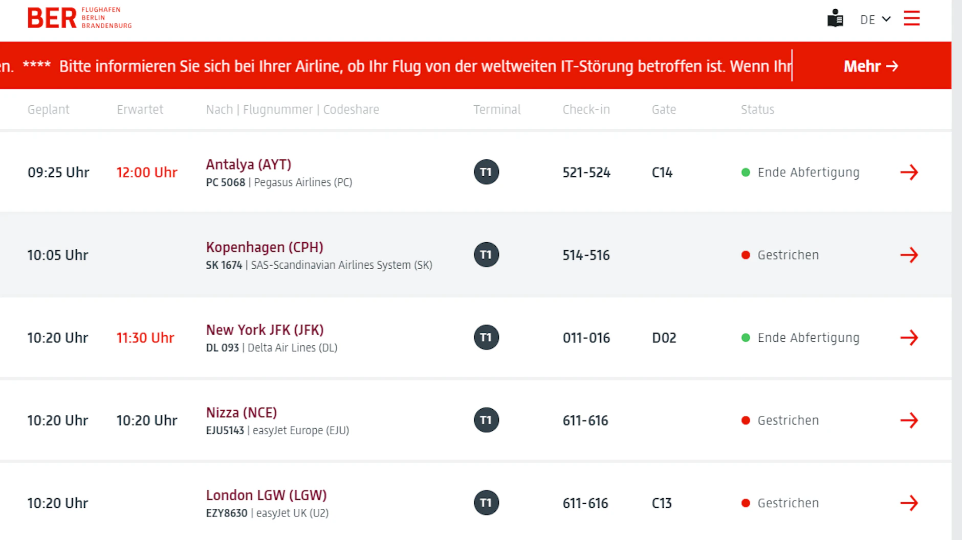 Ein Screenshot von 12.08 Uhr: Die Maschine nach New York steht immer noch am Boden.