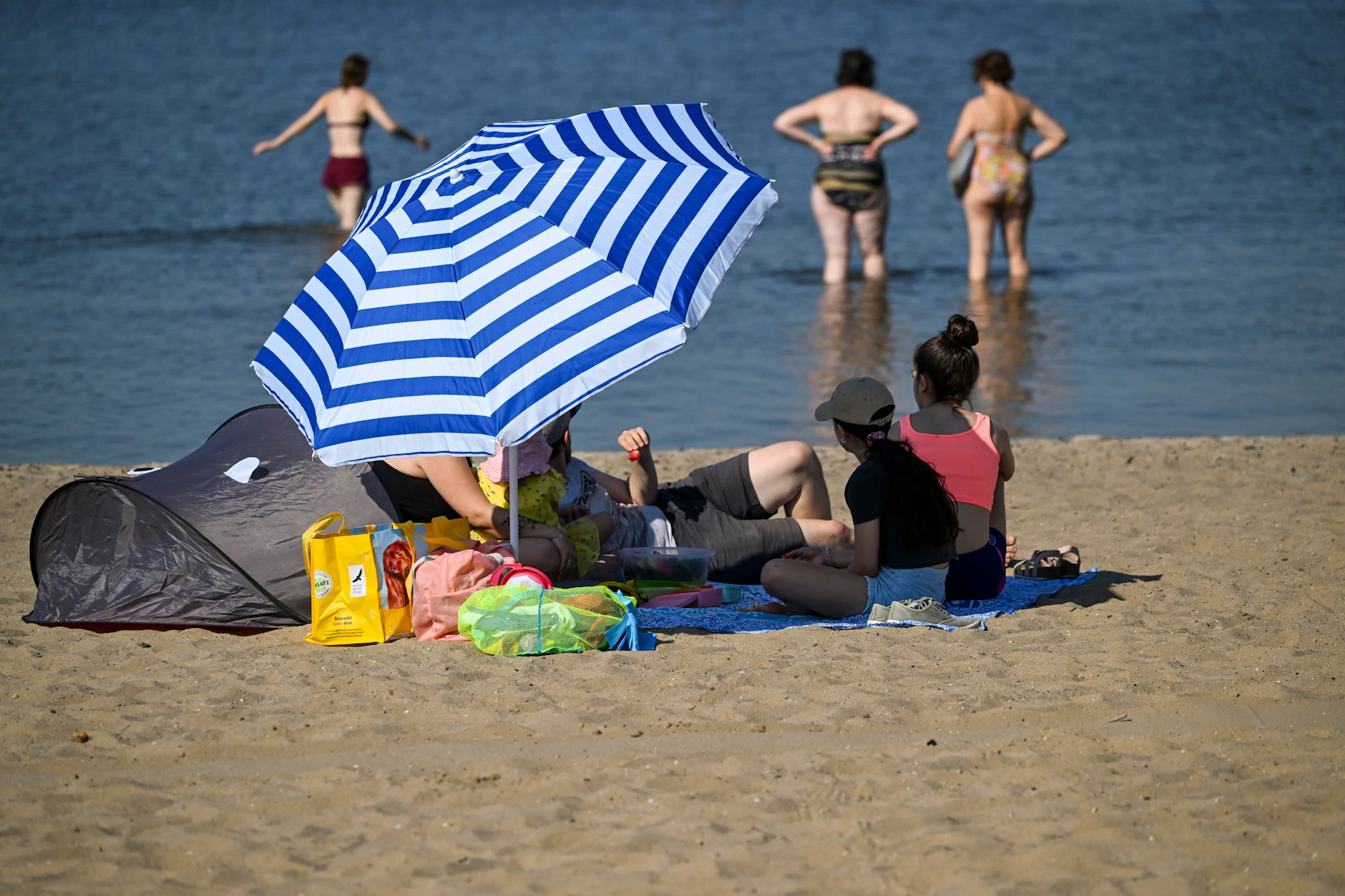 Bestes Badewetter lockt, wie hier am Berliner Müggelsee.