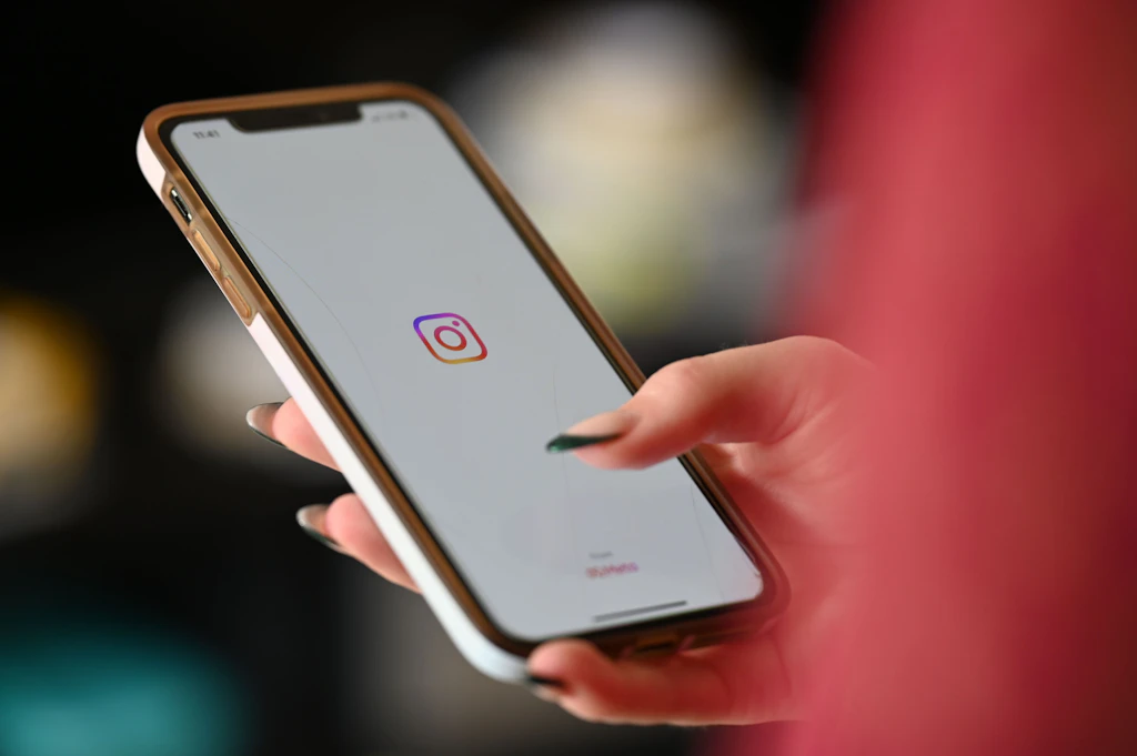 Über eine Schwachstelle im KI-Support von Meta sollen Hacker mehrere Instagram-Konten übernommen haben.