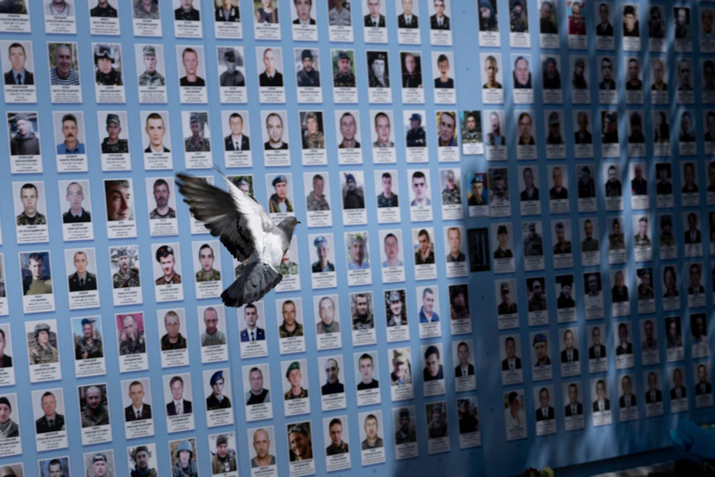 Gedenkmauer für gefallene ukrainische Soldaten in Kiew 