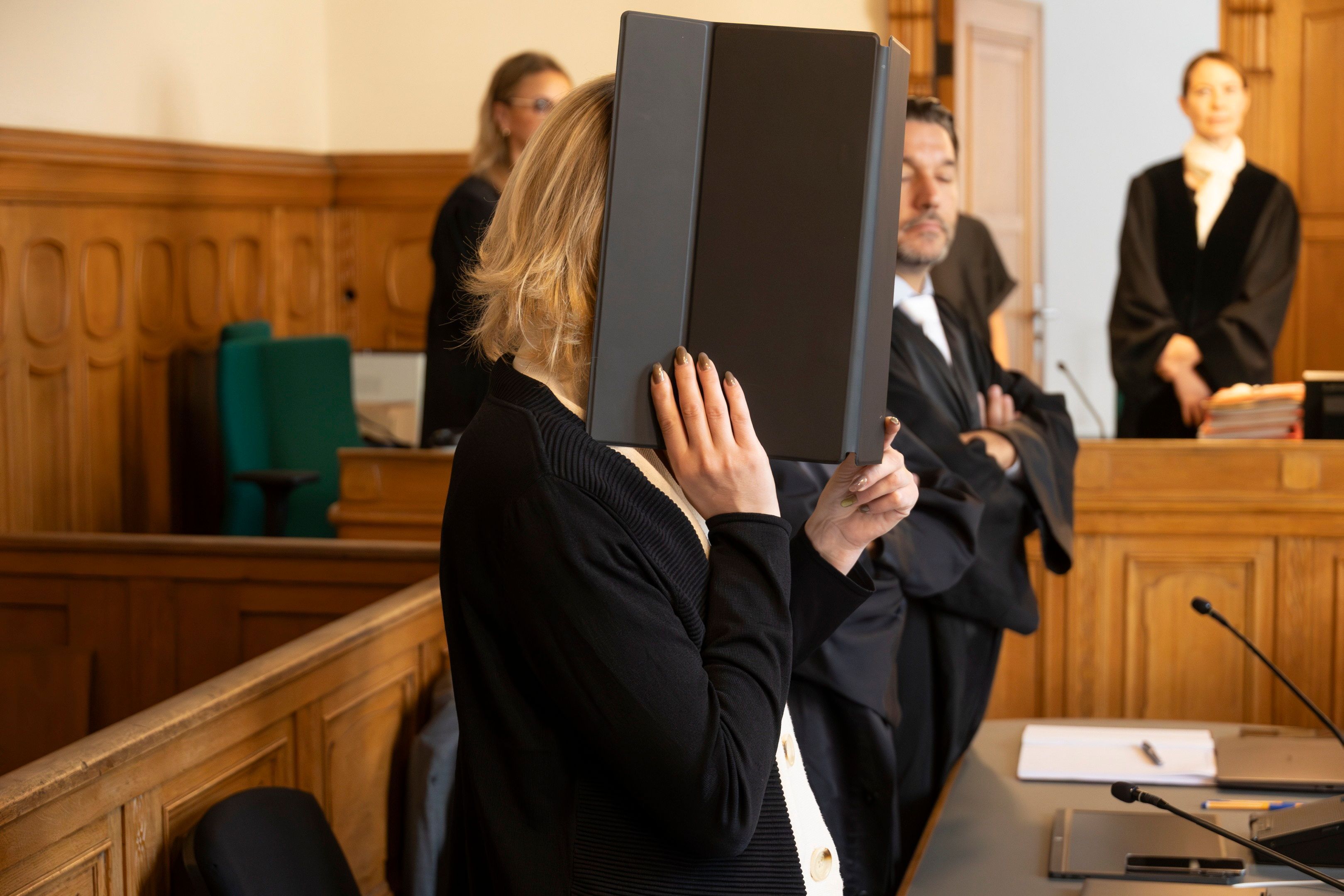 Prozess: Mutter soll vierjährige Tochter für sexuellen Missbrauch angeboten haben