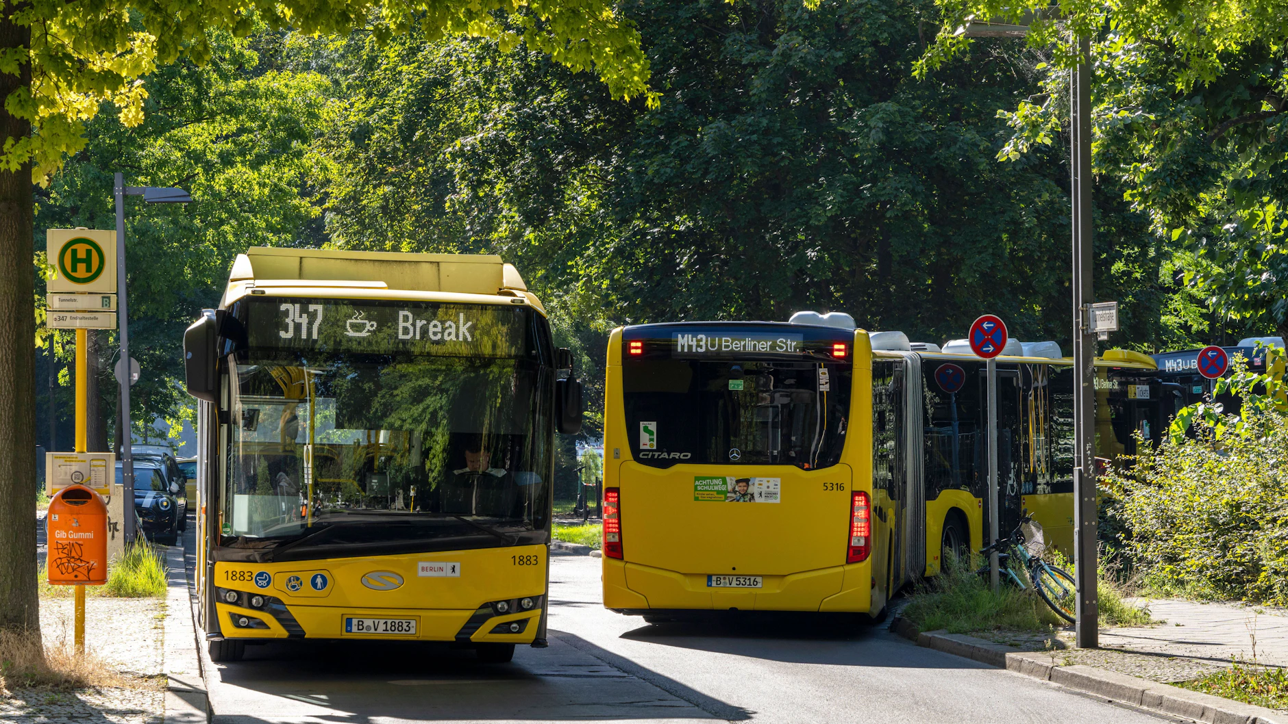 An den Endhaltestellen, wie hier beim 347er in Alt-Stralau, gibt es immer weniger Zeit für Pausen.