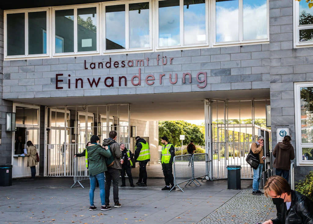 Urkunden und Termine gegen Geld? Mitarbeiter der Ausländerbehörde sollen bestechlich sein