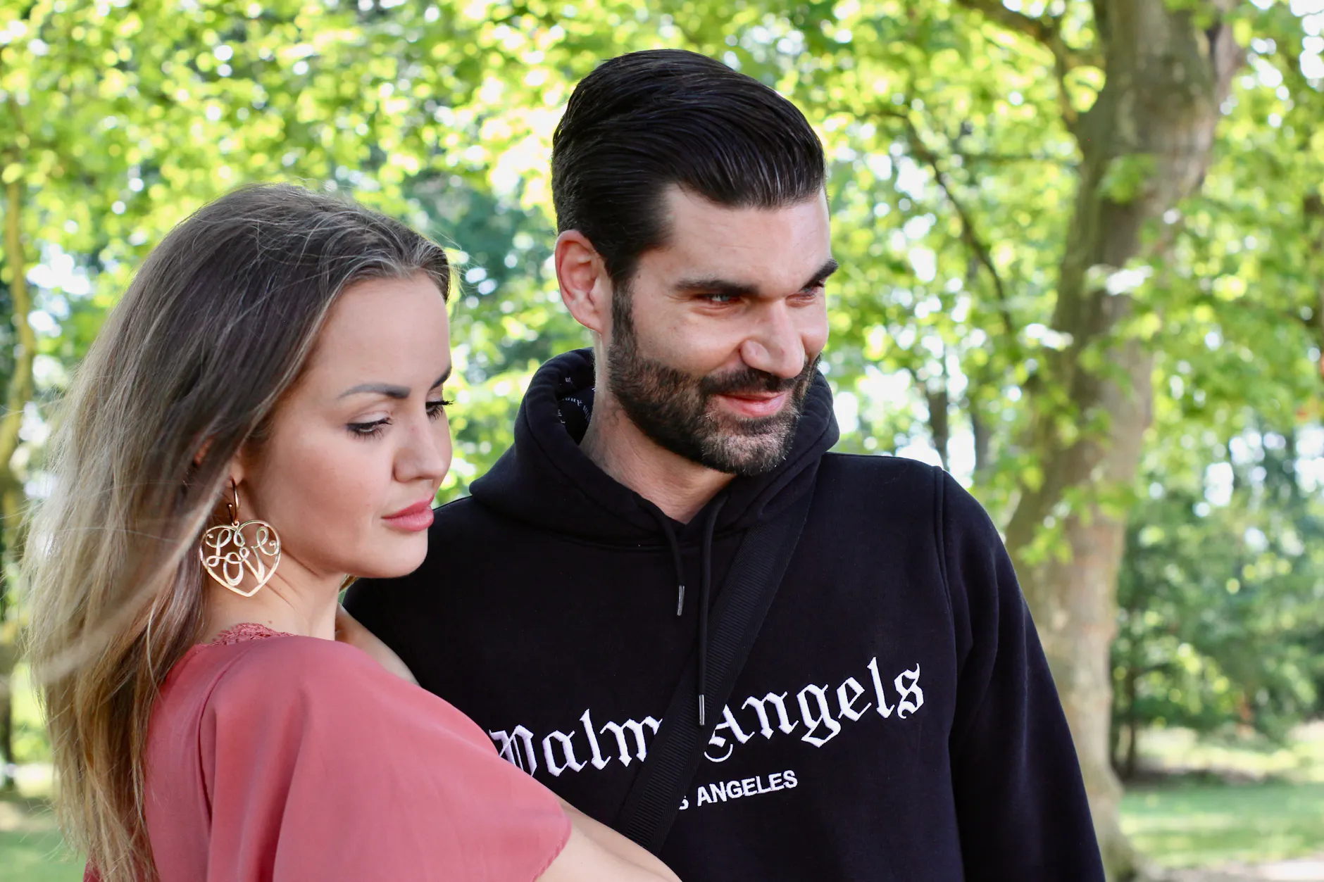 Mike Cees und Delia G. glauben, dass Menschen aus München ihnen als Paar schaden wollen.