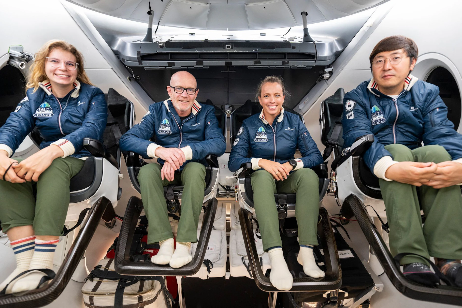 Rabea Rogge (l.) mit ihrer SpaceX-Crew. Chun Wang (r.) finanzierte das Projekt. Auch der Australier Eric Philips (2.v.l.) und die Norwegerin Jannicke Mikkelsen waren in der „Dragon“-Kapsel dabei.