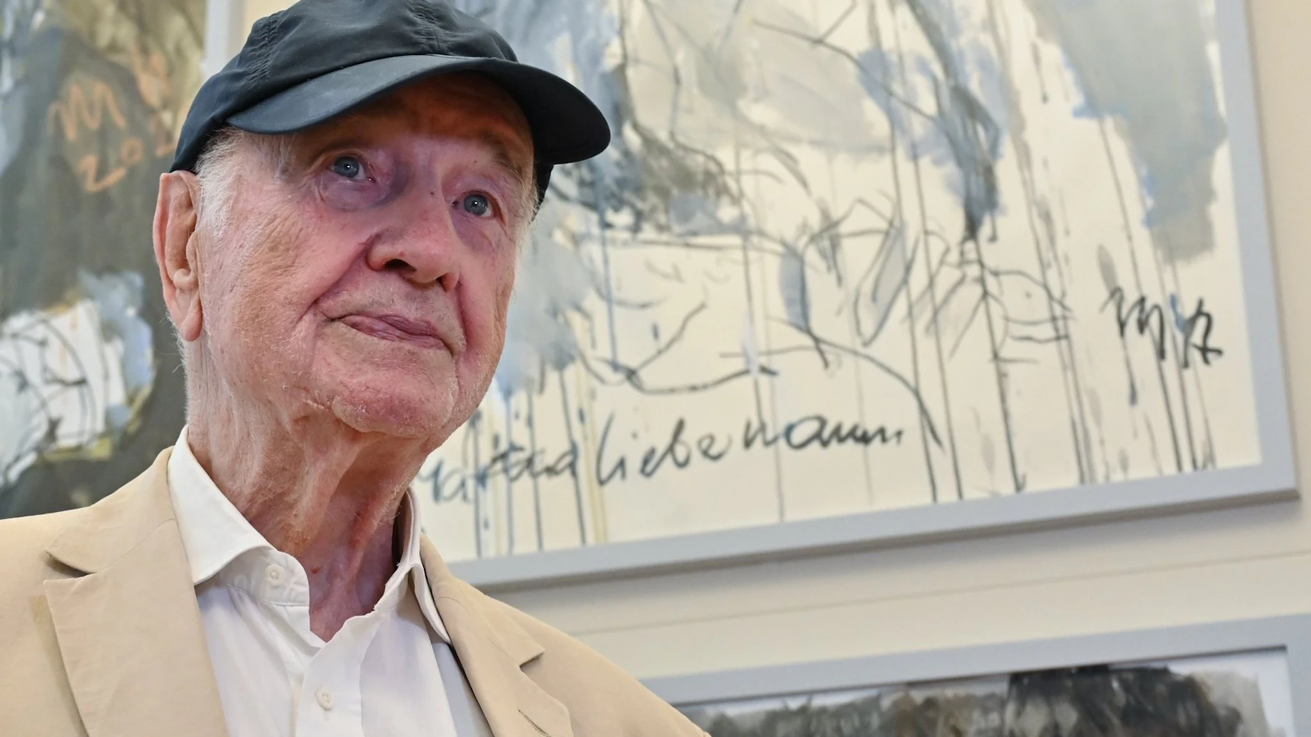 Armin Mueller-Stahl als Maler: 2022 in seiner Ausstellung „Gegen das Vergessen“ in der Orangerie von Schloss Neuhardenberg.