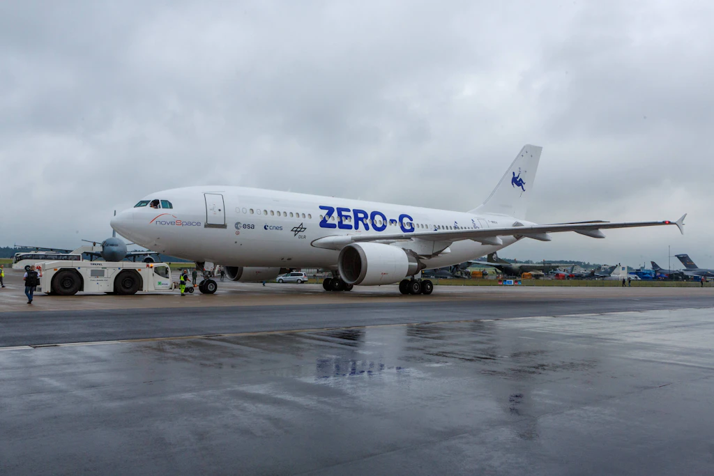 Der erste Airbus der Interflug (damalige Kennung: DDR-ABA) wird von Novespace als Parabelflugzeug für Schwerelosigkeitsversuche eingesetzt und wird auch von der Europäischen Raumfahrtbehörde ESA genutzt.