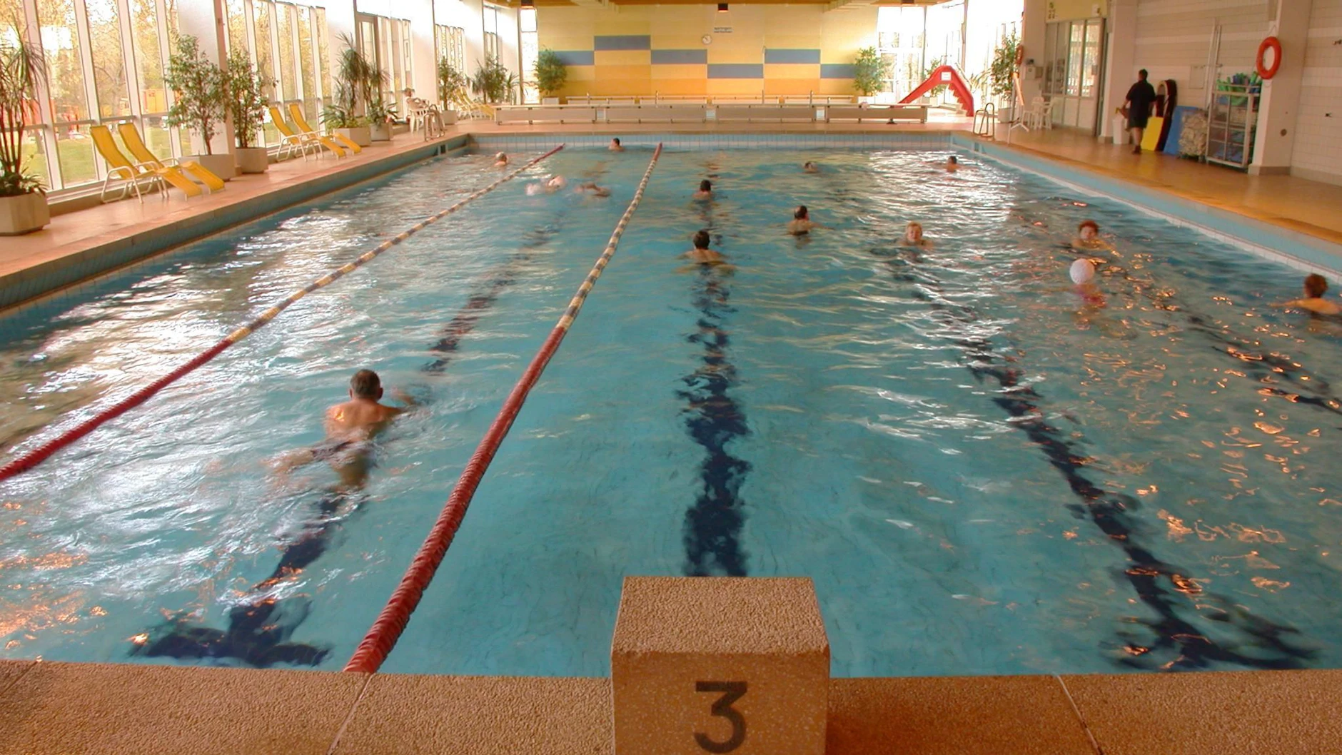 1976 eröffnet, war die Schwimmhalle in der Holzmarktstraße eine Volksschwimmhalle vom Typ C.