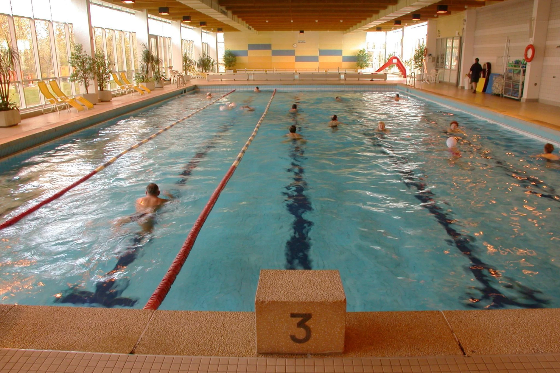 1976 eröffnet, war die Schwimmhalle in der Holzmarktstraße eine Volksschwimmhalle vom Typ C.
