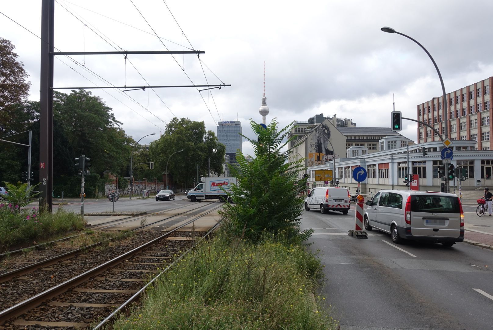 Abbiege-Chaos Prenzlauer Allee: Autofahrer halten sich nicht an Verkehrsschilder