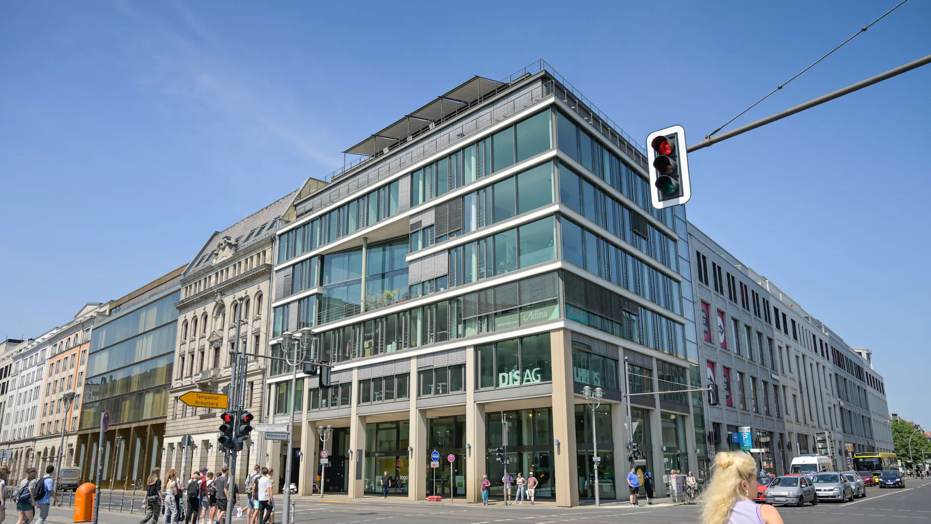 Ein Wohn- und Geschäftshaus an der Wilhelmstraße in Berlin-Mitte.