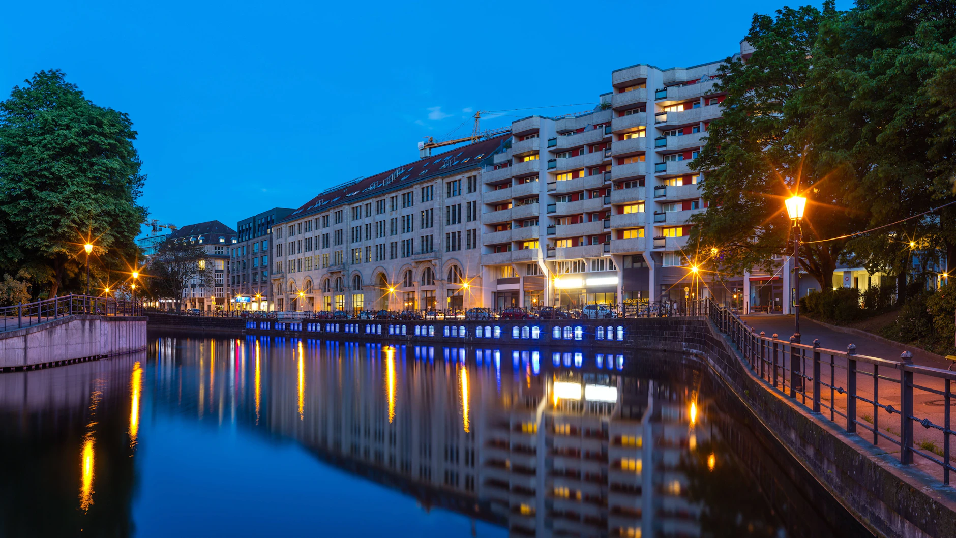 Direkt am Ufer von Spree und Spreekanal liegt das Heine-Viertel West.