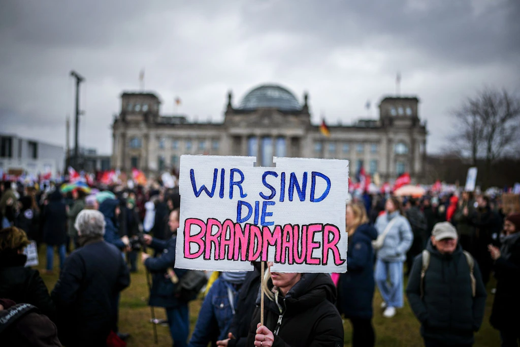 Die Brandmauer ist undemokratisch: Nach Artikel 38 Absatz 1 des Grundgesetzes sind die Abgeordneten Vertreter des ganzen Volkes.