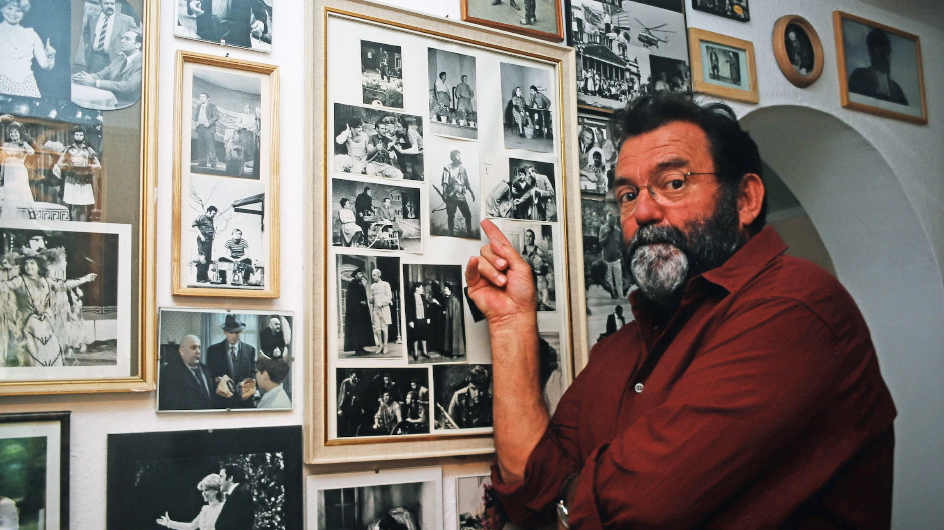 Eine Schauspielkarriere in Bildern: Günter Schubert hatte zu Hause eine Wand mit alten Filmfotos dekoriert.