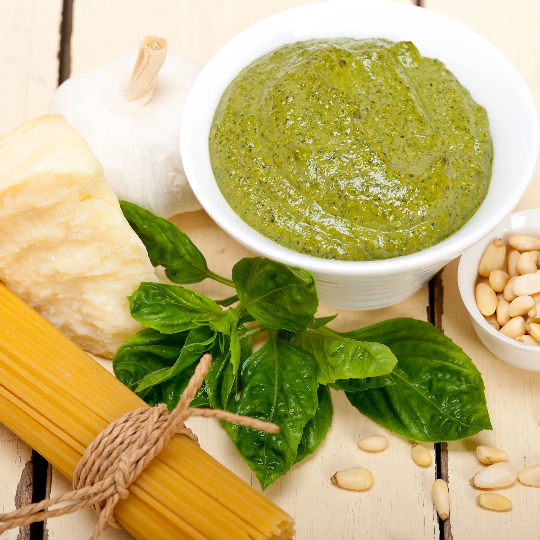 In nur zehn Minuten: So gelingt Ihnen ein superleckeres Sommer-Pesto