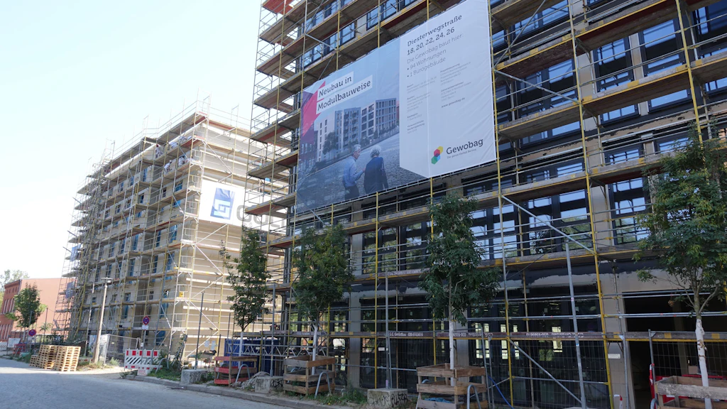 Am 15. August wurde das Richtfest für die Neubauten an der Diesterwegstraße gefeiert.