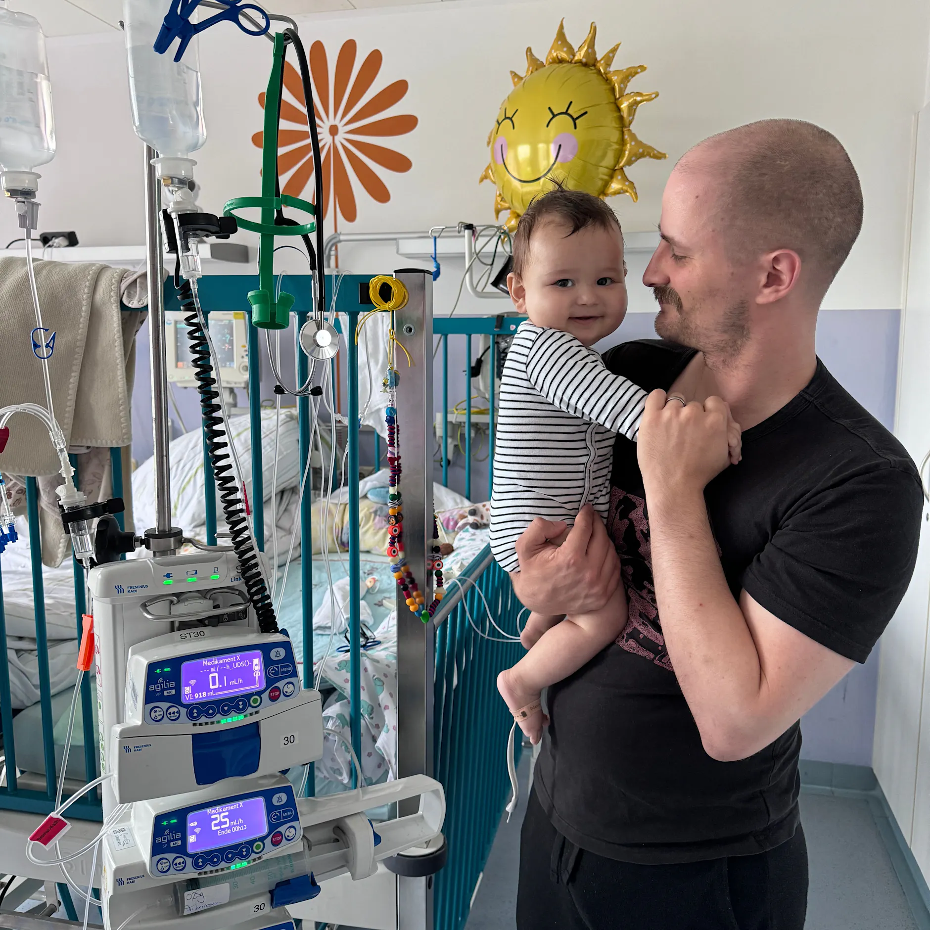 Bitte, helft ihm! Der kleine Nilas sucht seinen Lebensretter