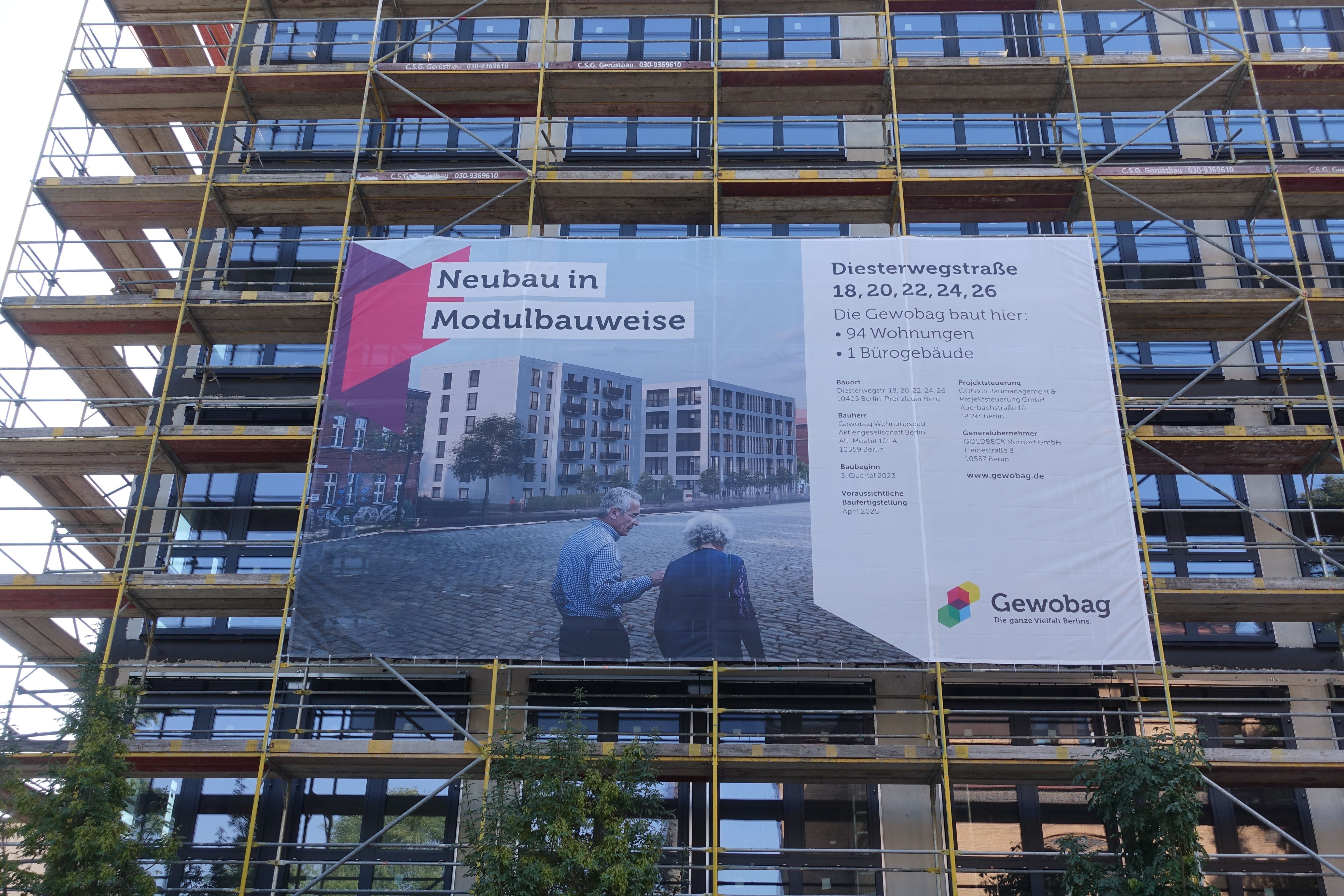 Image - Trotz Neubau-Stopp: Berlin eröffnet neue Flüchtlingsunterkunft in Pankow