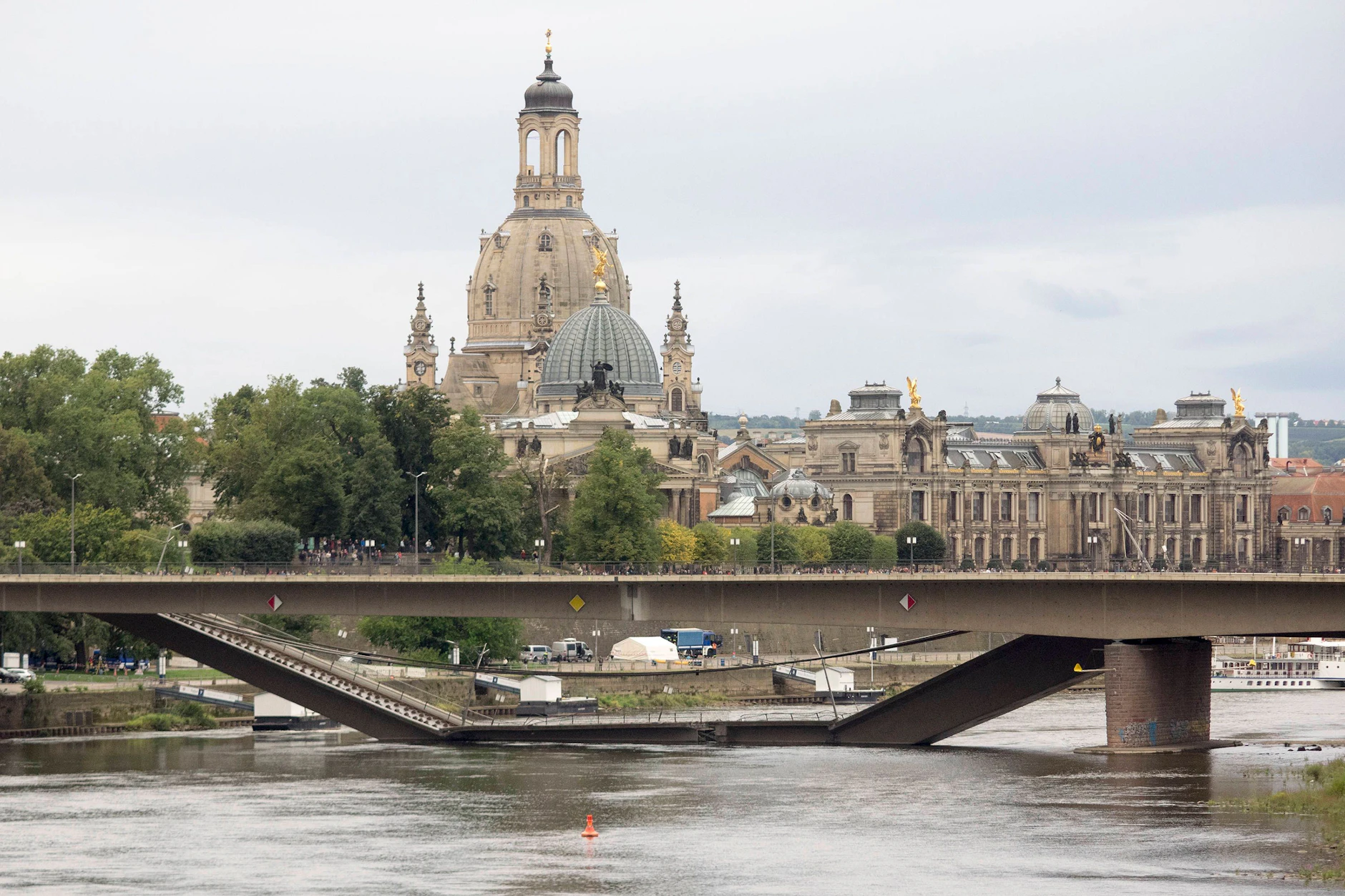 Die Carolabrücke in Dresden war 2024 zum Teil eingestürzt.