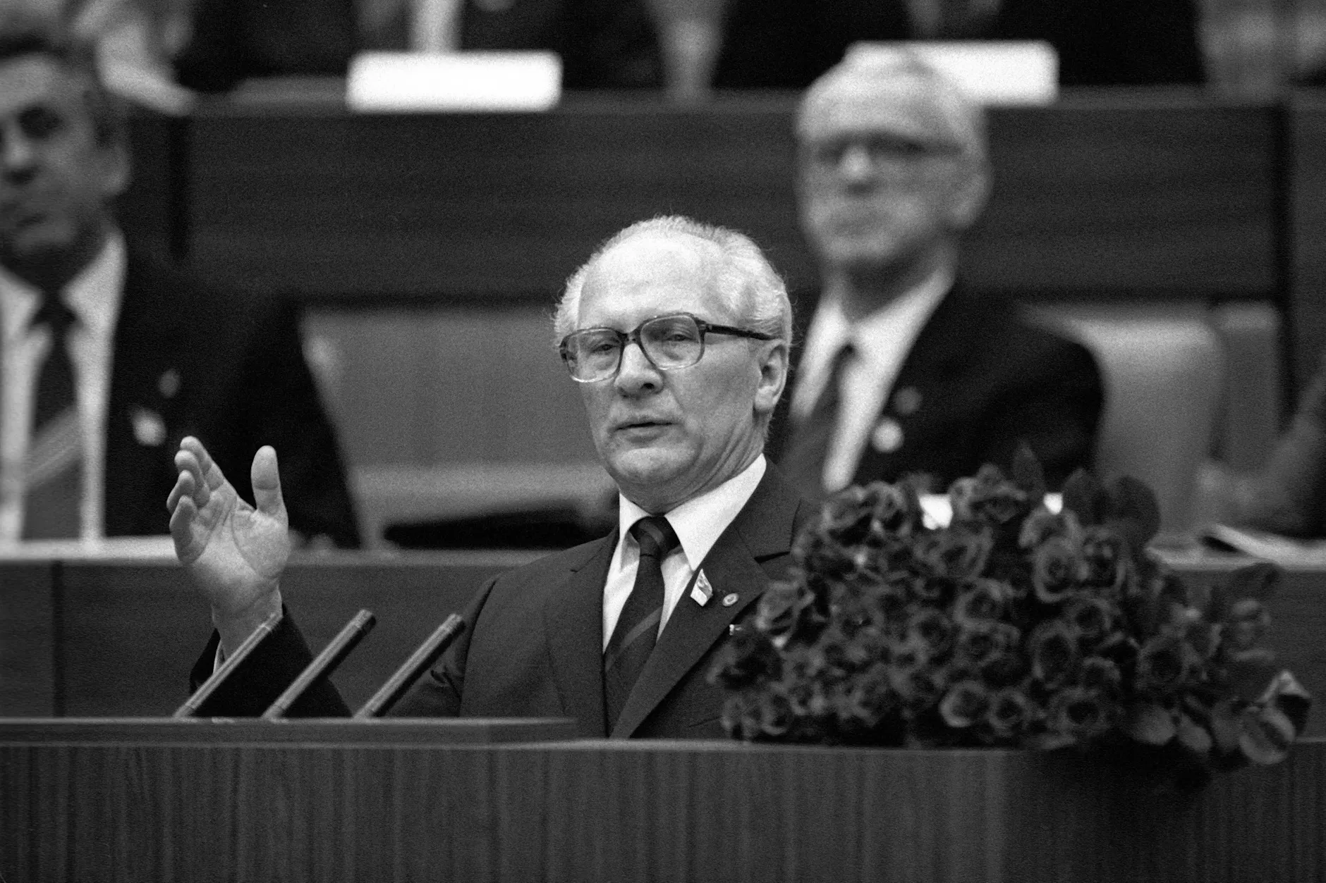 Erich Honecker, der Generalsekretär des Zentralkomitees der SED und Vorsitzende des Staatsrates der DDR, musste nicht nur viel reden, sondern auch Unmengen an Grußbotschaften absetzen.