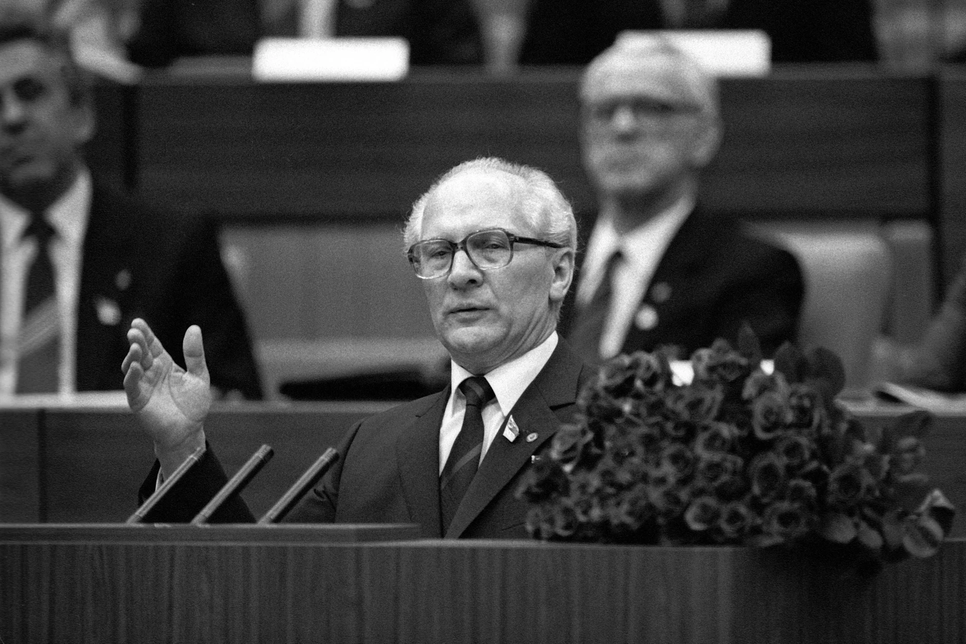 Erich Honecker, der Generalsekretär des Zentralkomitees der SED und Vorsitzende des Staatsrates der DDR, musste nicht nur viel reden, sondern auch Unmengen an Grußbotschaften absetzen.
