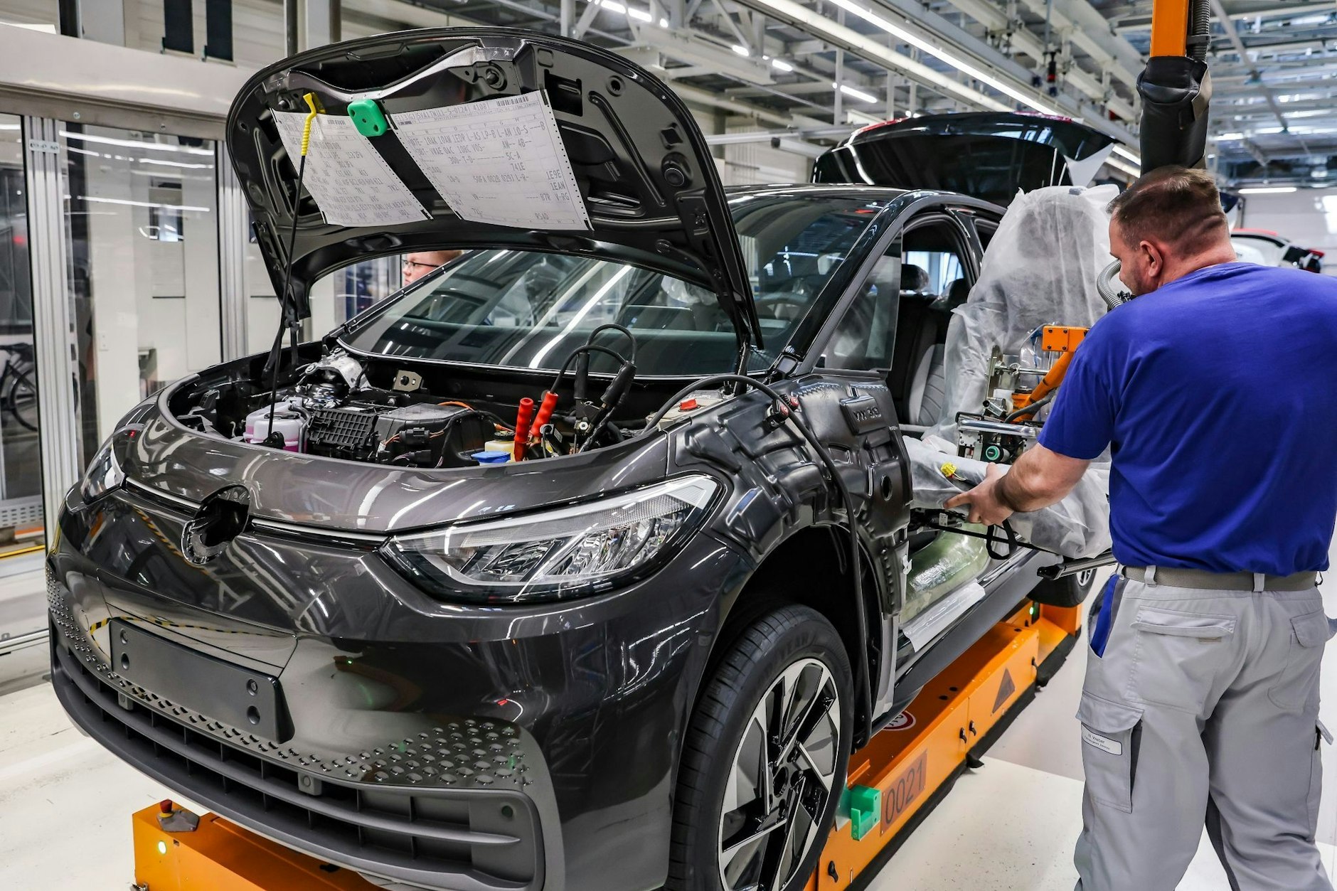 Die Autoindustrie streicht weiterhin massiv Stellen.