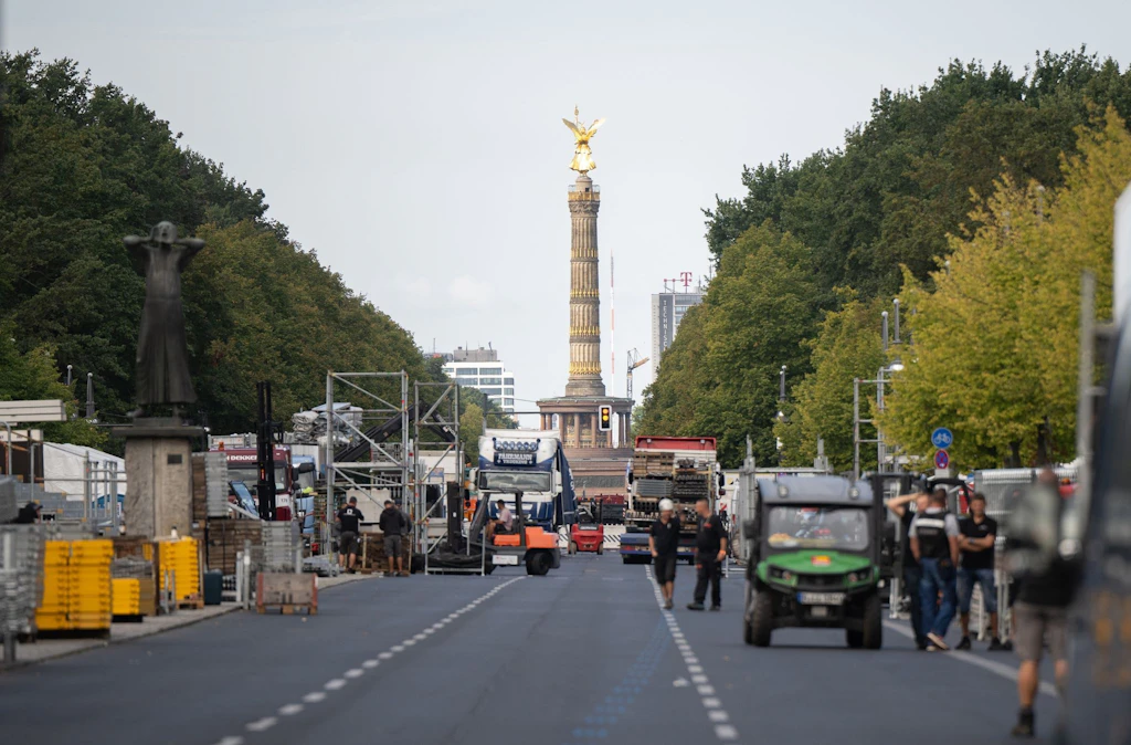 Berliner Autofahrer sauer: Straße des 17. Juni schon wieder dicht!