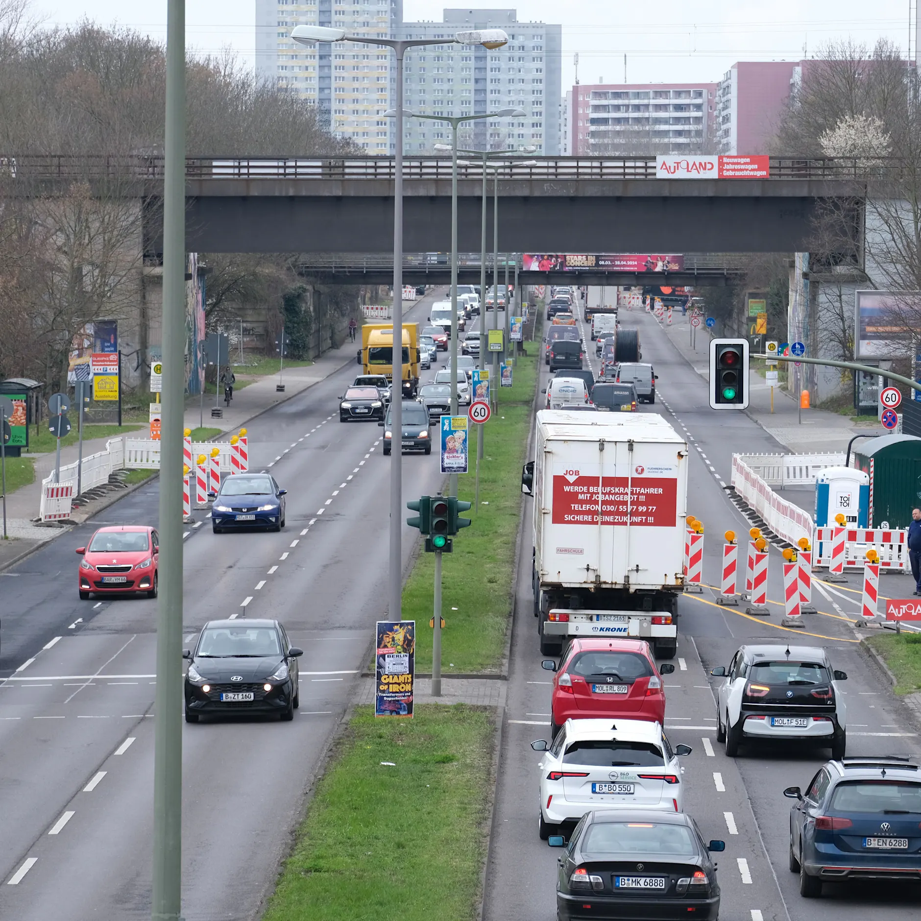 Stau-Start in die neue Woche: Chaos droht an Adlergestell und B1!